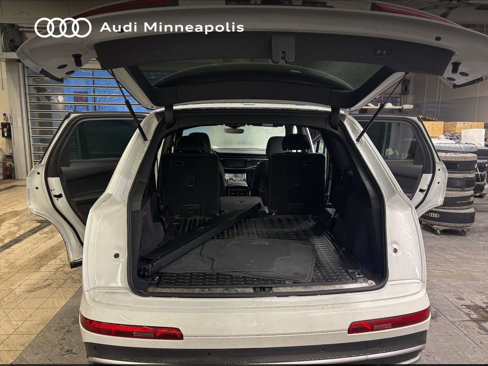 Thumbnail: 2023 Audi Q7 - 21