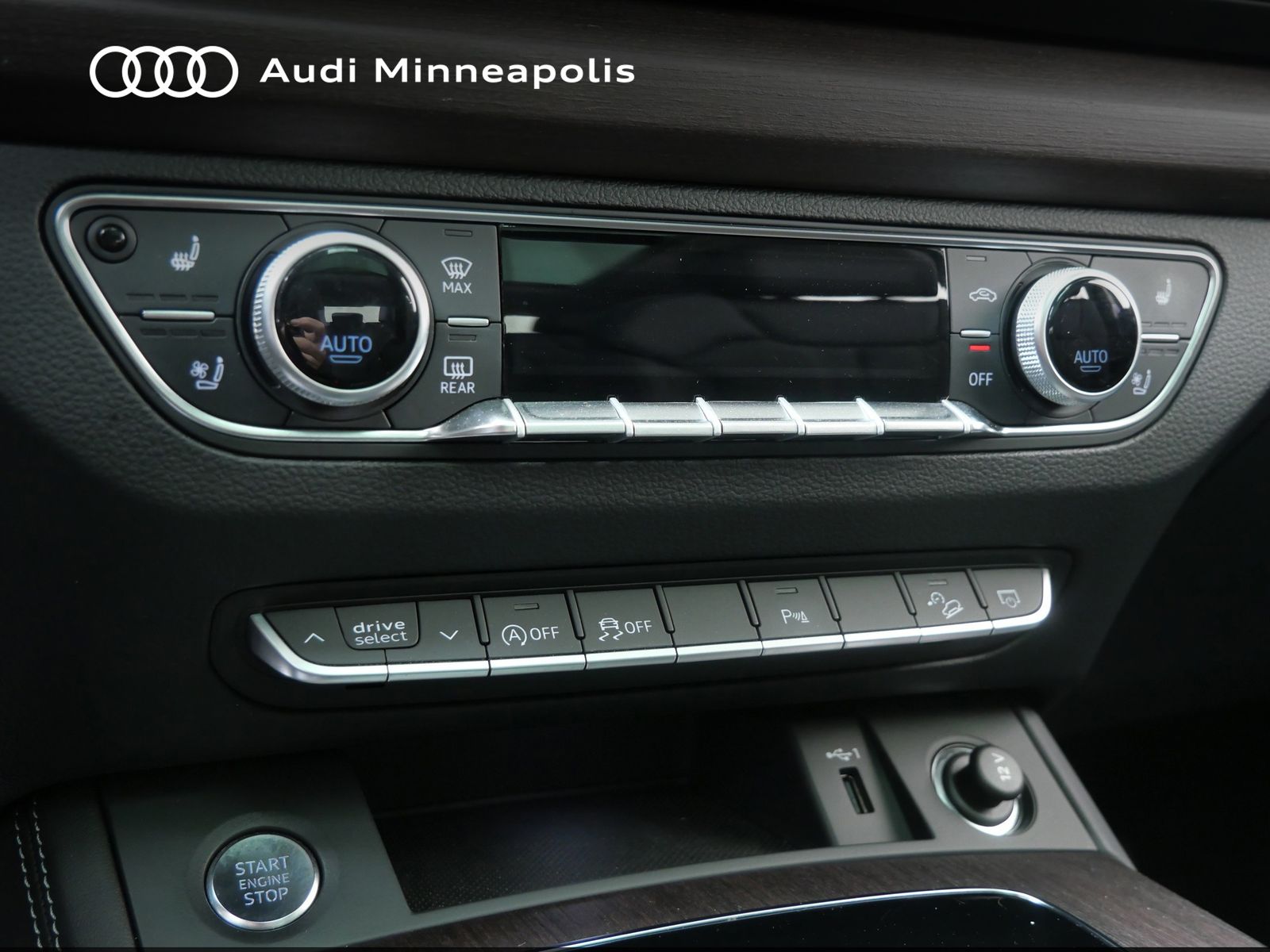 Thumbnail: 2023 Audi Q5 - 20