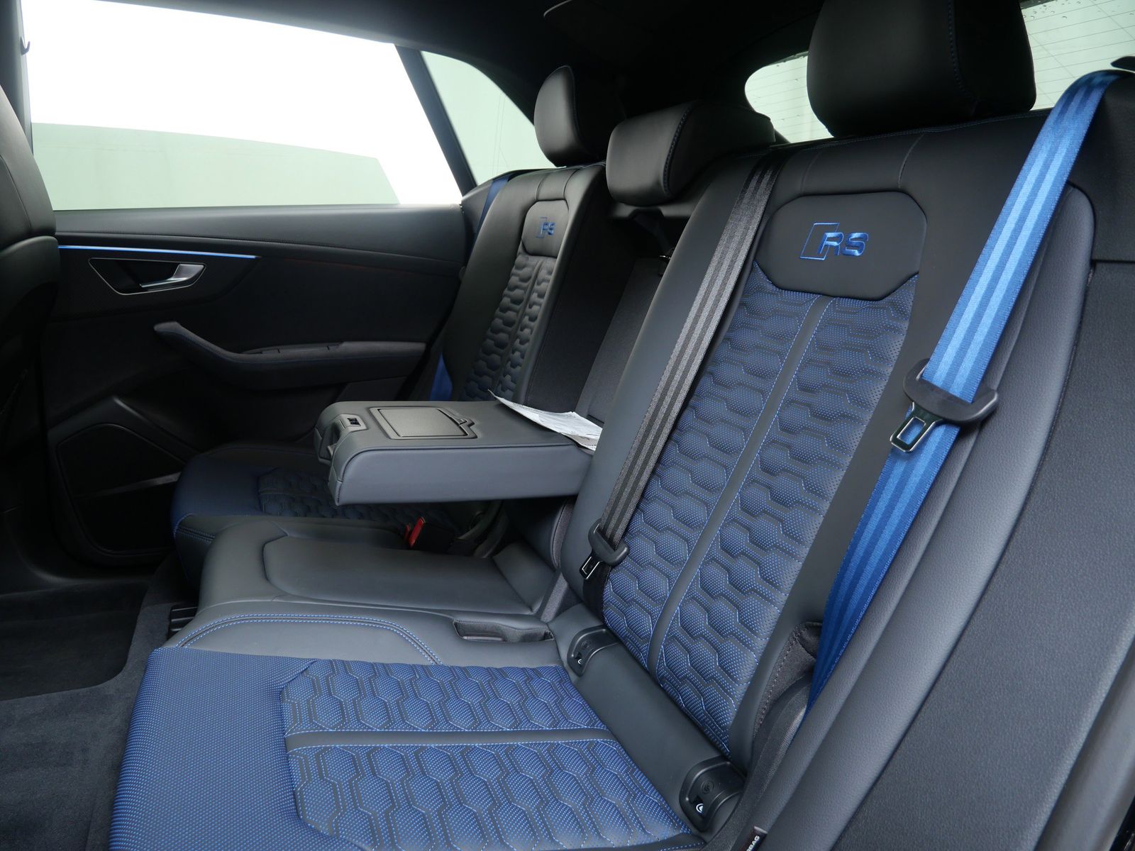 Thumbnail: 2026 Audi RS Q8 - 14