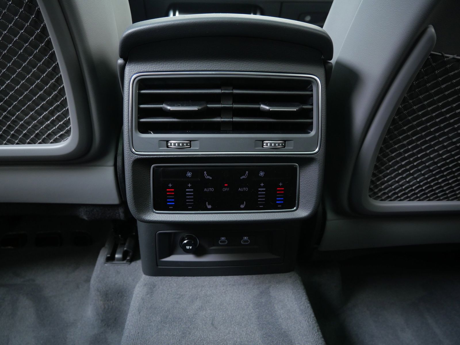 Thumbnail: 2026 Audi SQ7 - 13