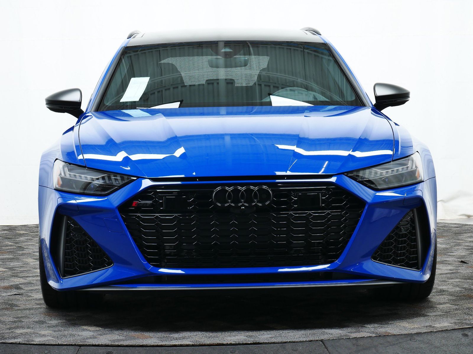 Thumbnail: 2025 Audi RS 6 - 9