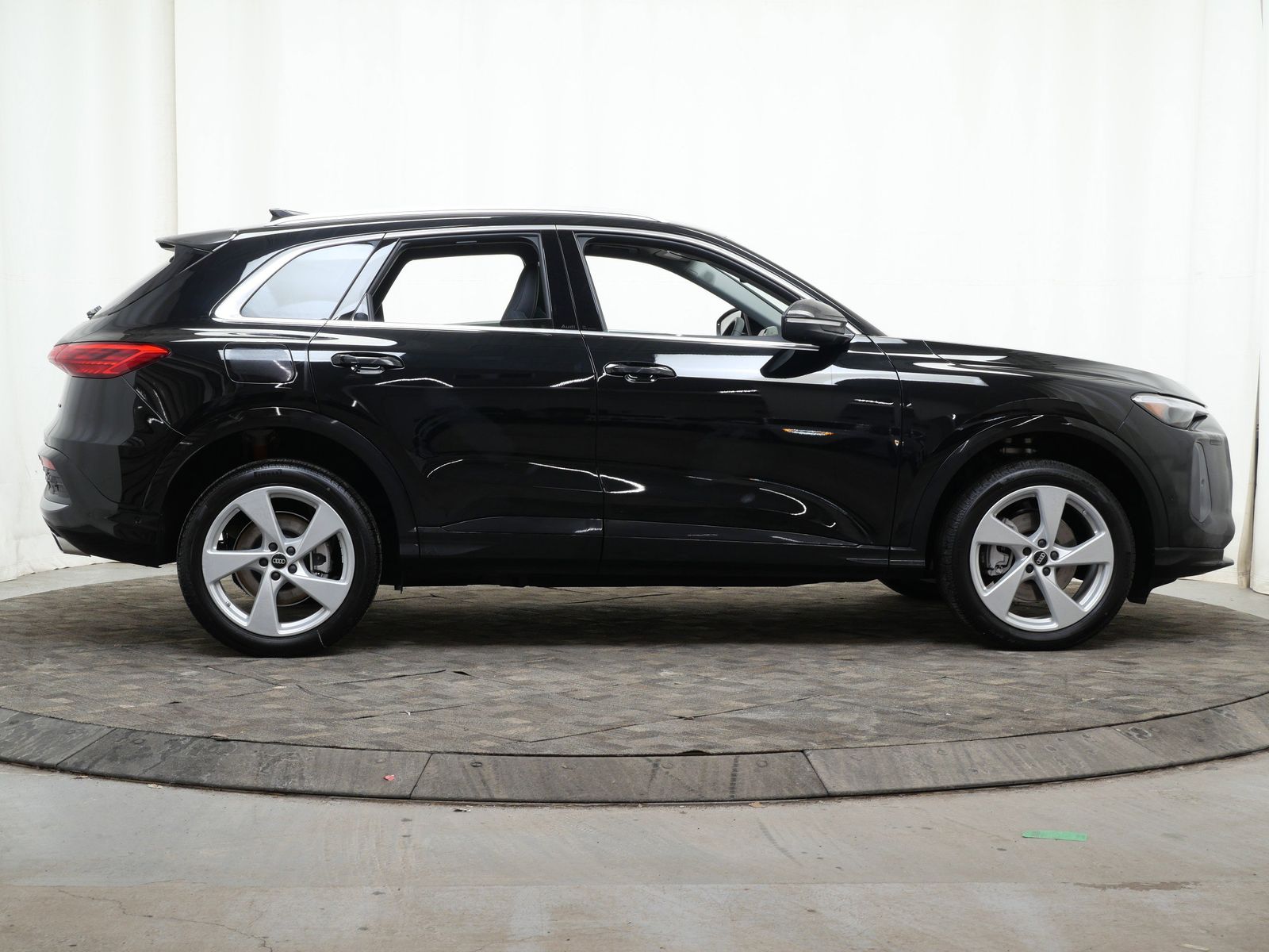 Thumbnail: 2025 Audi Q5 - 7