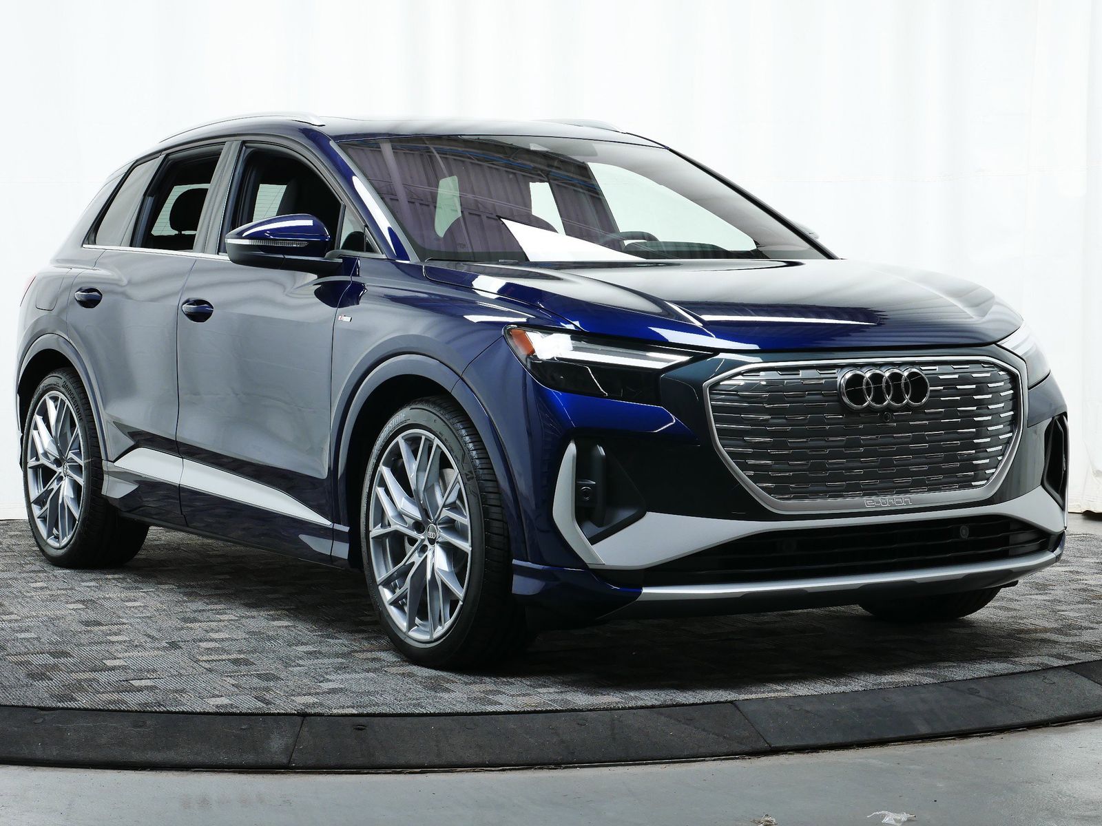 Thumbnail: 2025 Audi Q4 e-tron - 8