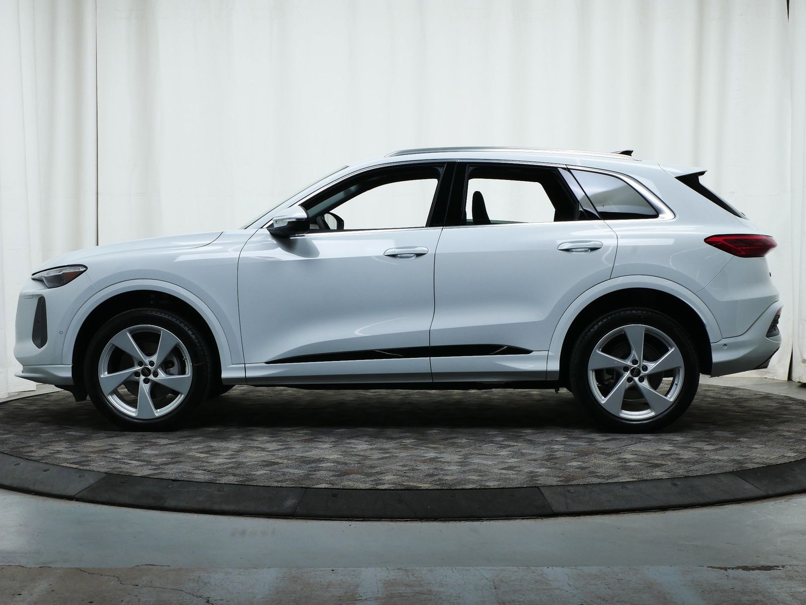 Thumbnail: 2025 Audi Q5 - 3