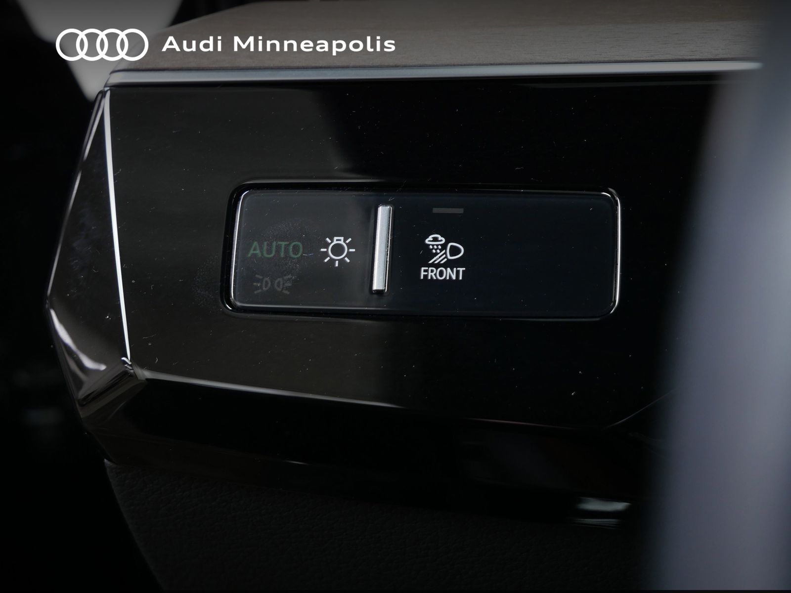 Thumbnail: 2024 Audi Q8 e-tron - 20