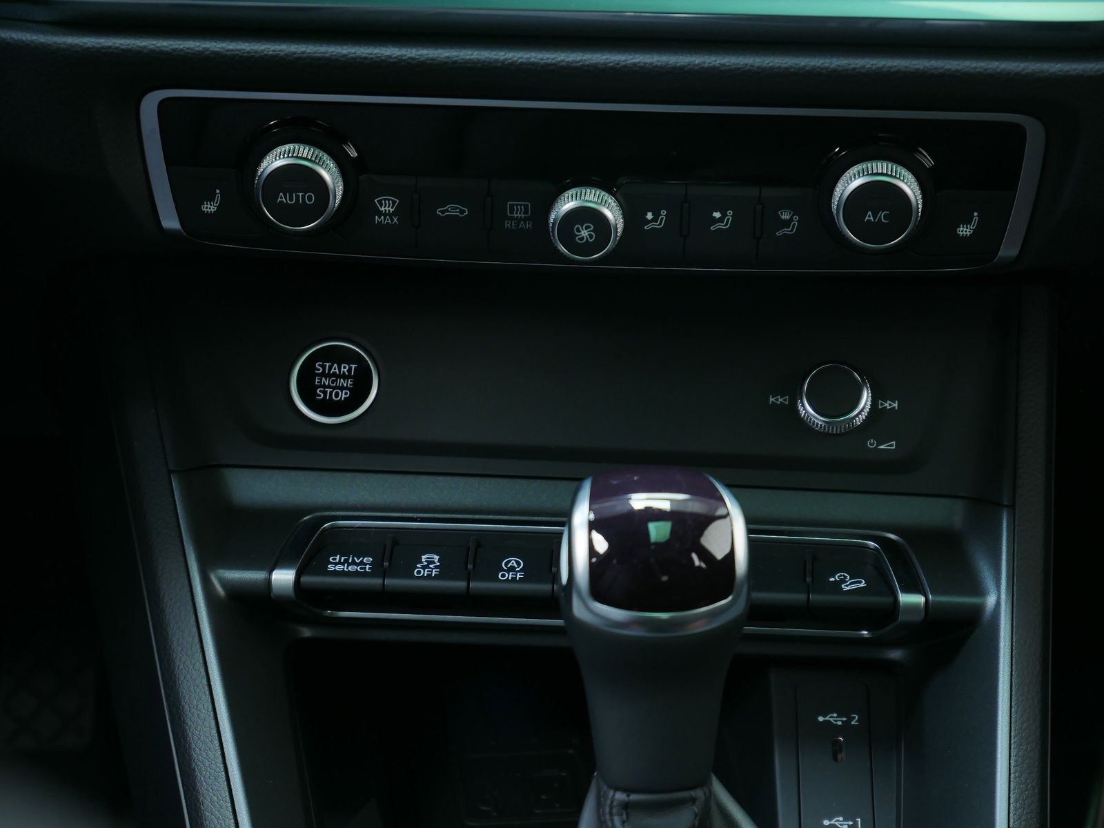 Thumbnail: 2025 Audi Q3 - 14