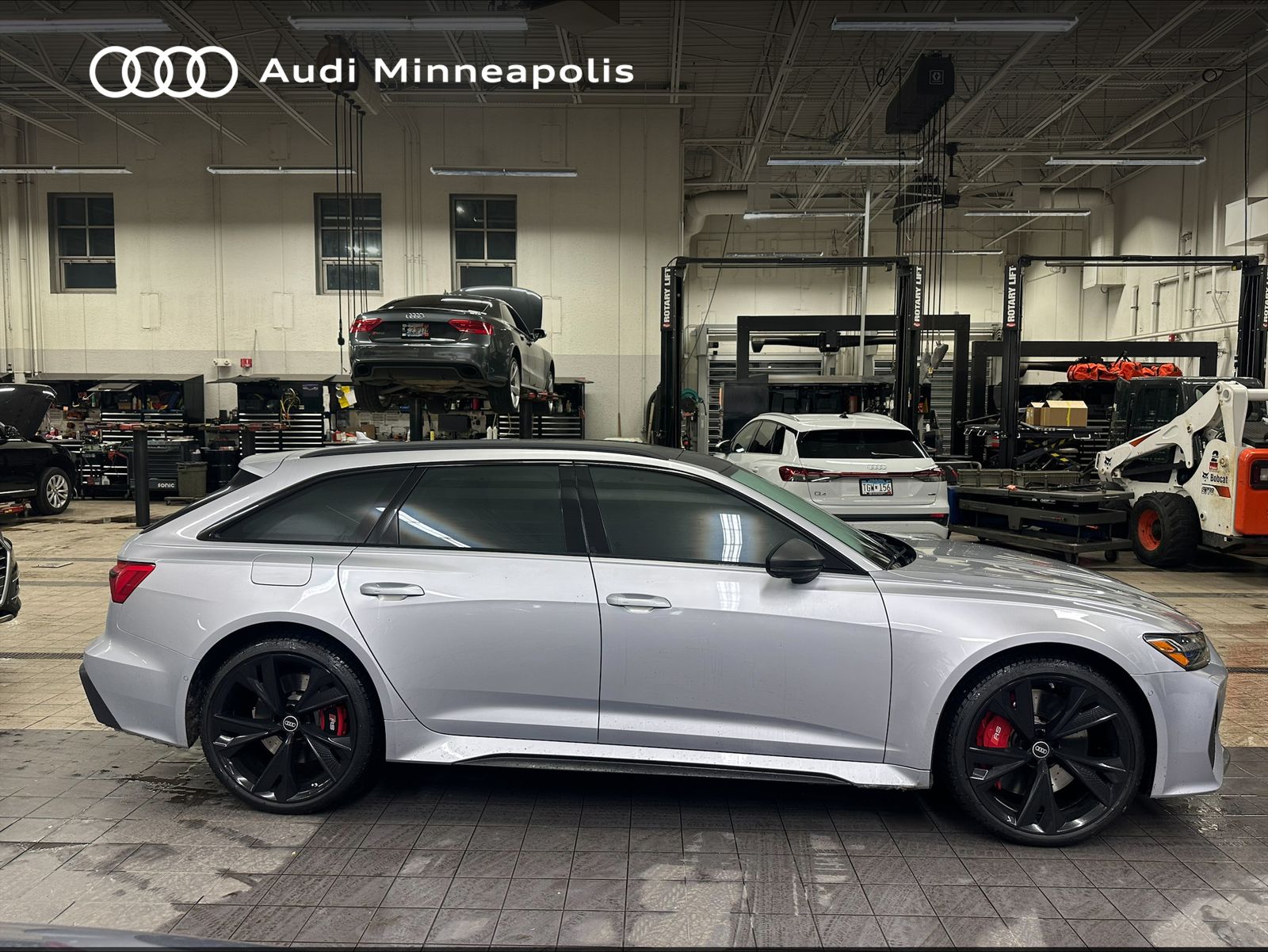 Thumbnail: 2025 Audi RS 6 - 11