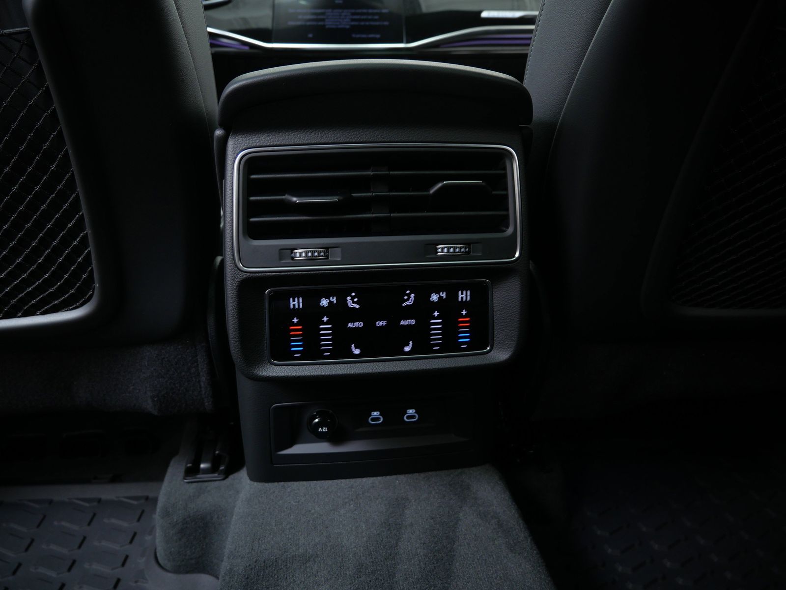 Thumbnail: 2026 Audi Q8 - 14