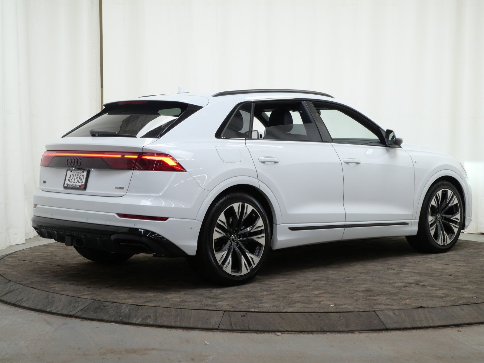 Thumbnail: 2026 Audi Q8 - 6