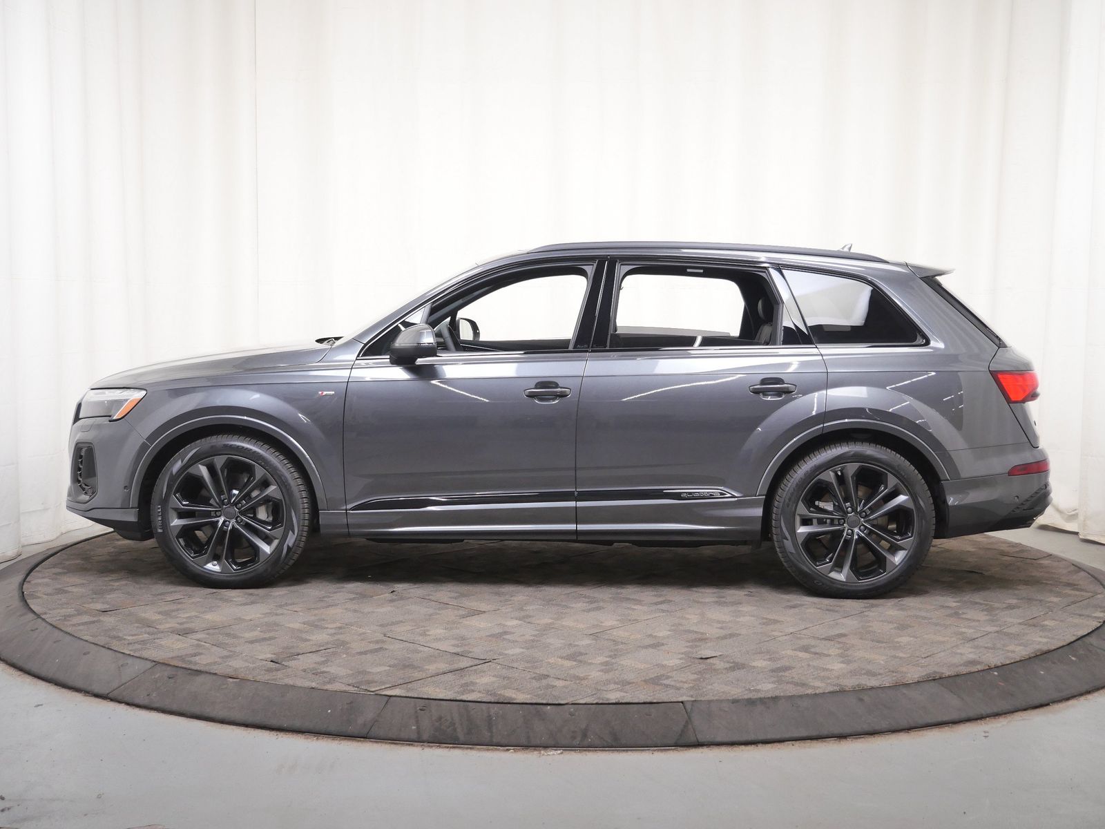 Thumbnail: 2026 Audi Q7 - 3