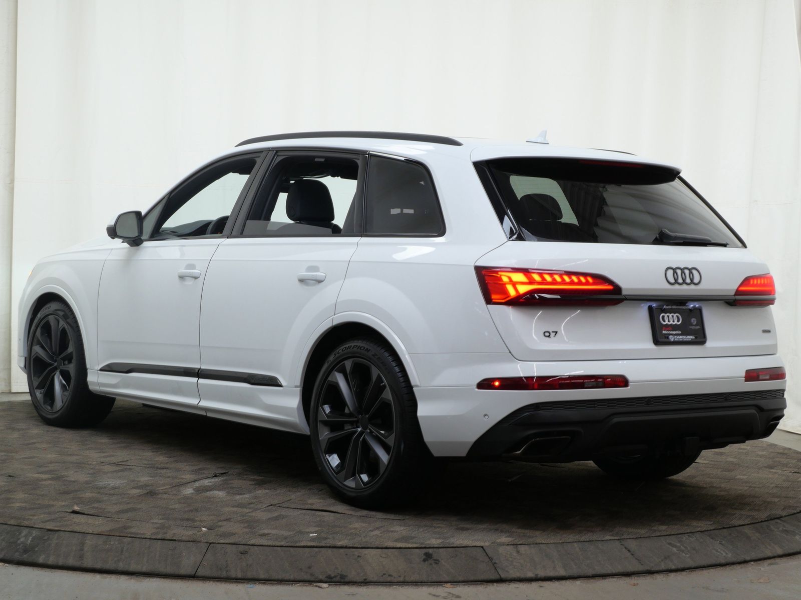 Thumbnail: 2026 Audi Q7 - 4