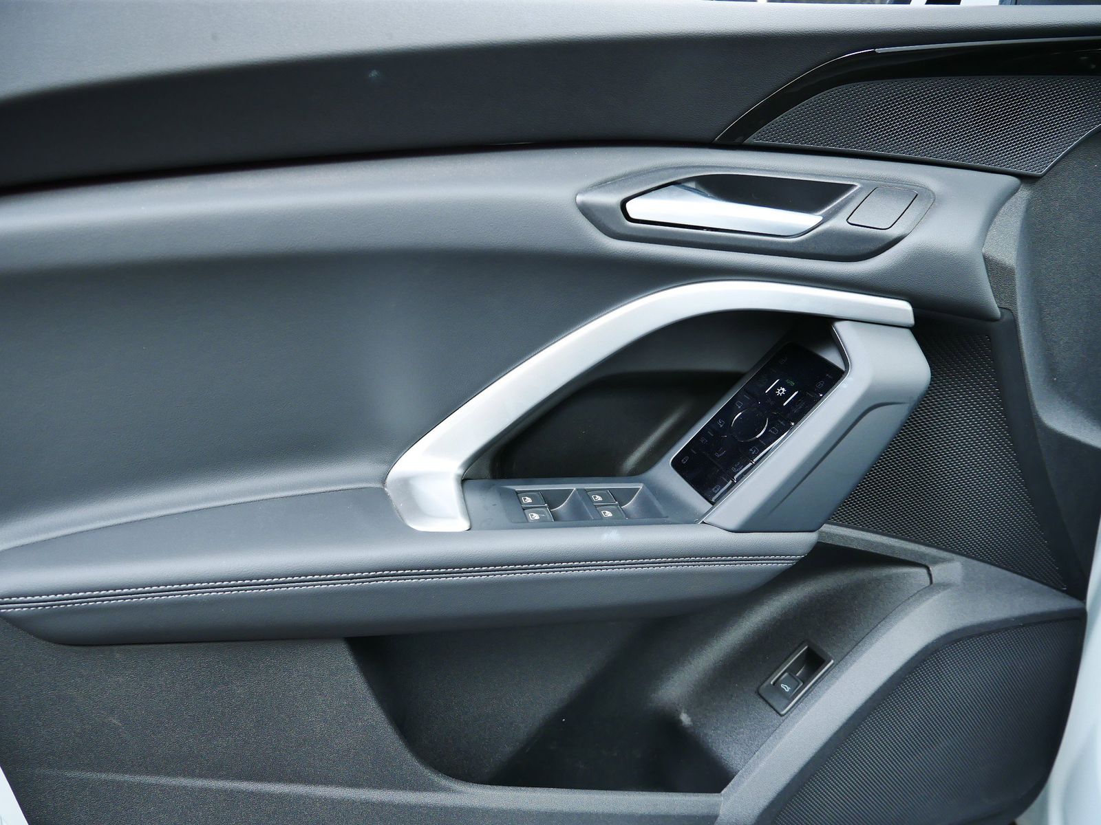 Thumbnail: 2025 Audi Q5 - 10