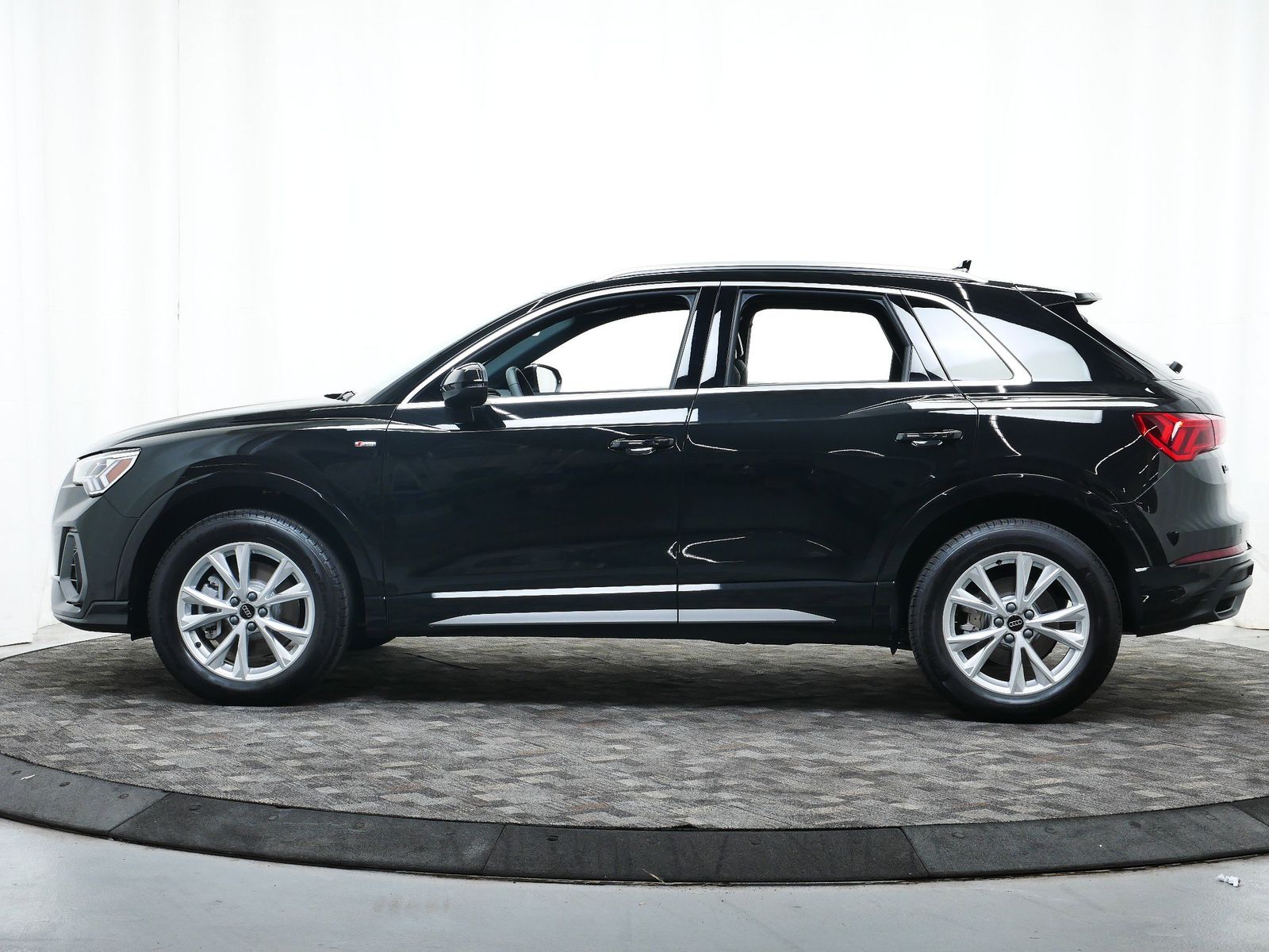 Thumbnail: 2025 Audi Q3 - 3