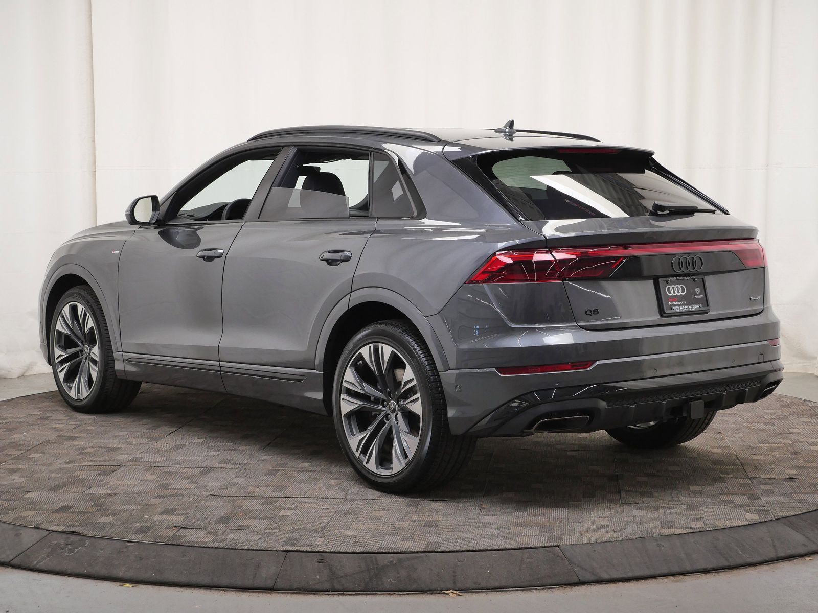 Thumbnail: 2026 Audi Q8 - 4