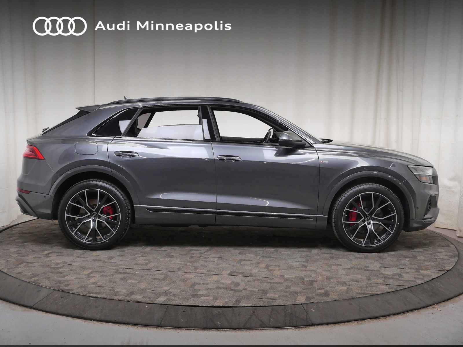 Thumbnail: 2023 Audi Q8 - 10