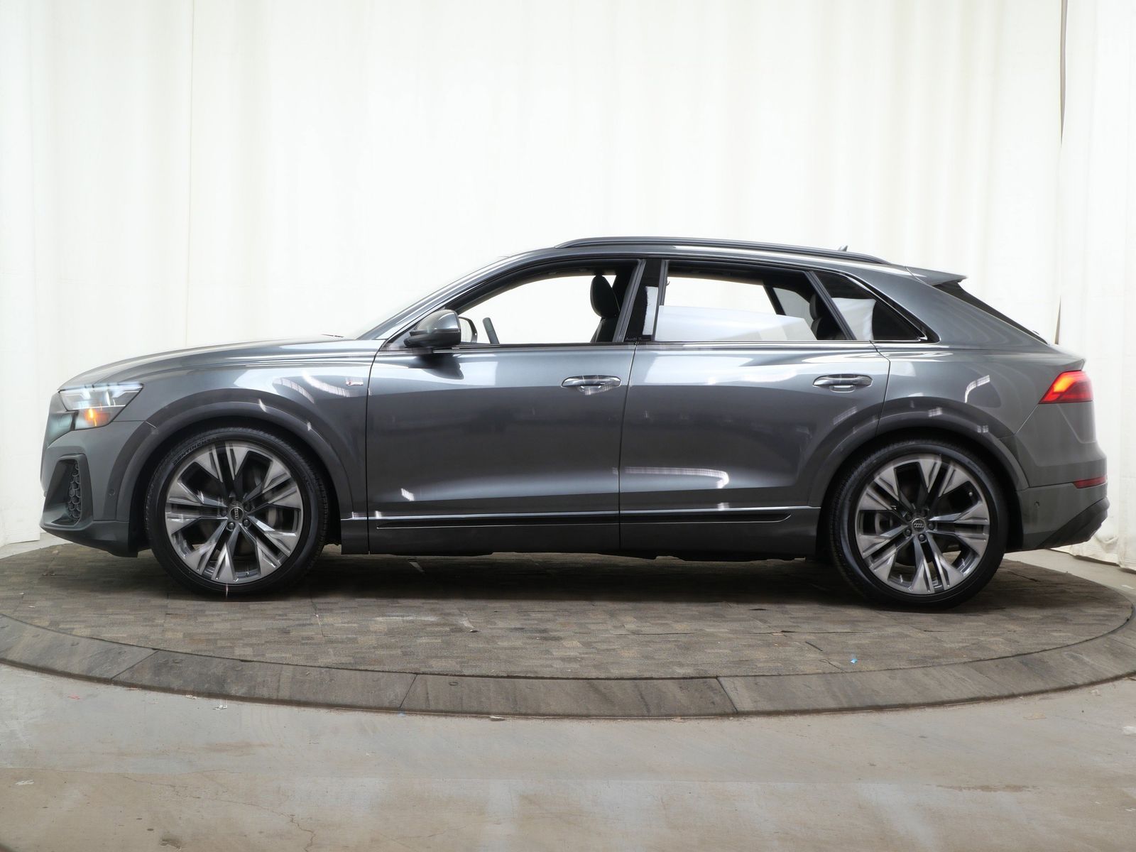 Thumbnail: 2026 Audi Q8 - 3