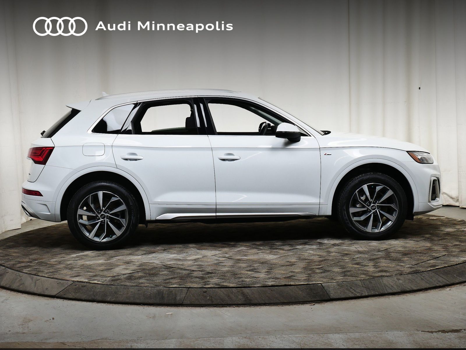 Thumbnail: 2023 Audi Q5 - 10