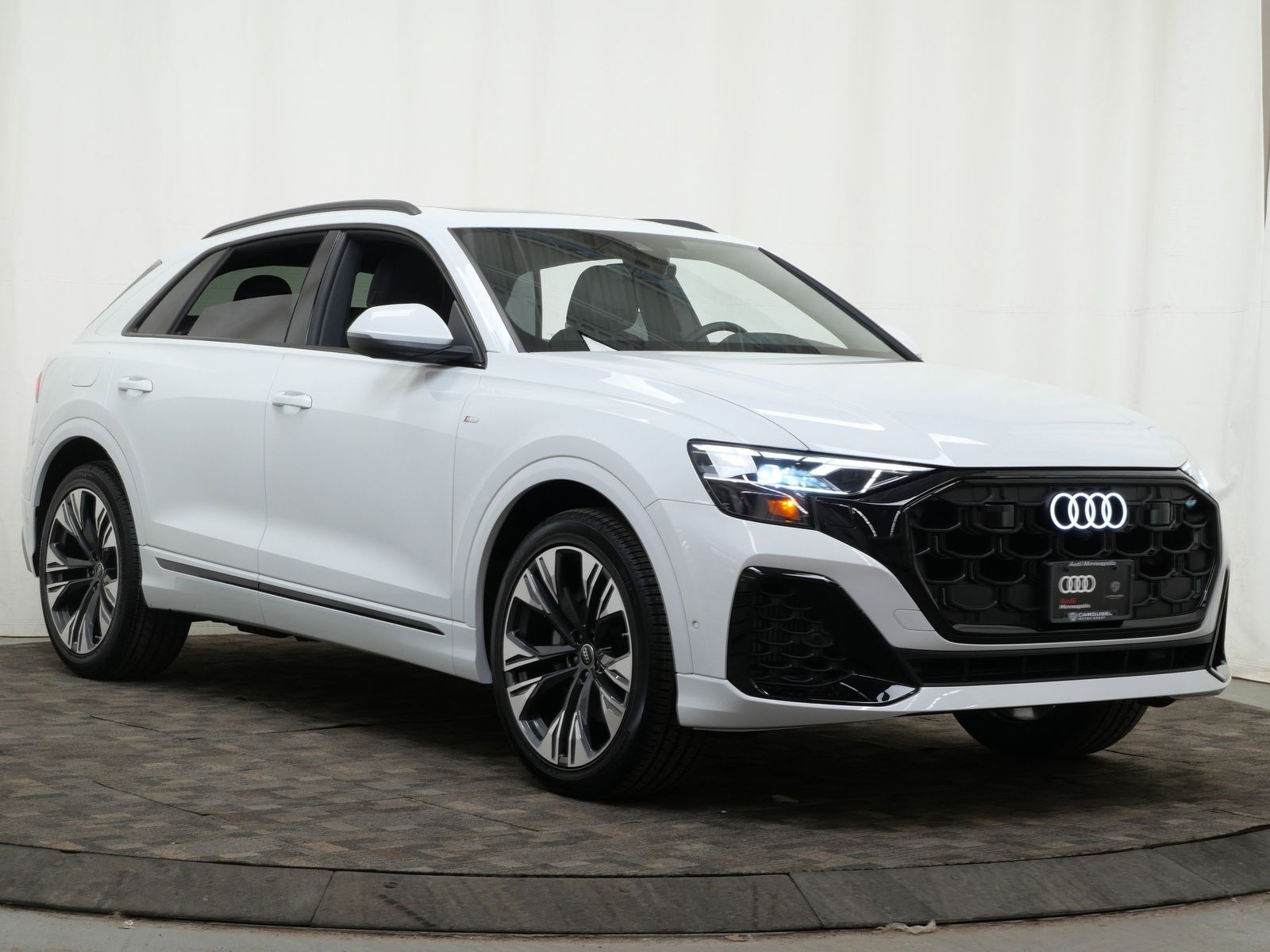 Thumbnail: 2026 Audi Q8 - 8