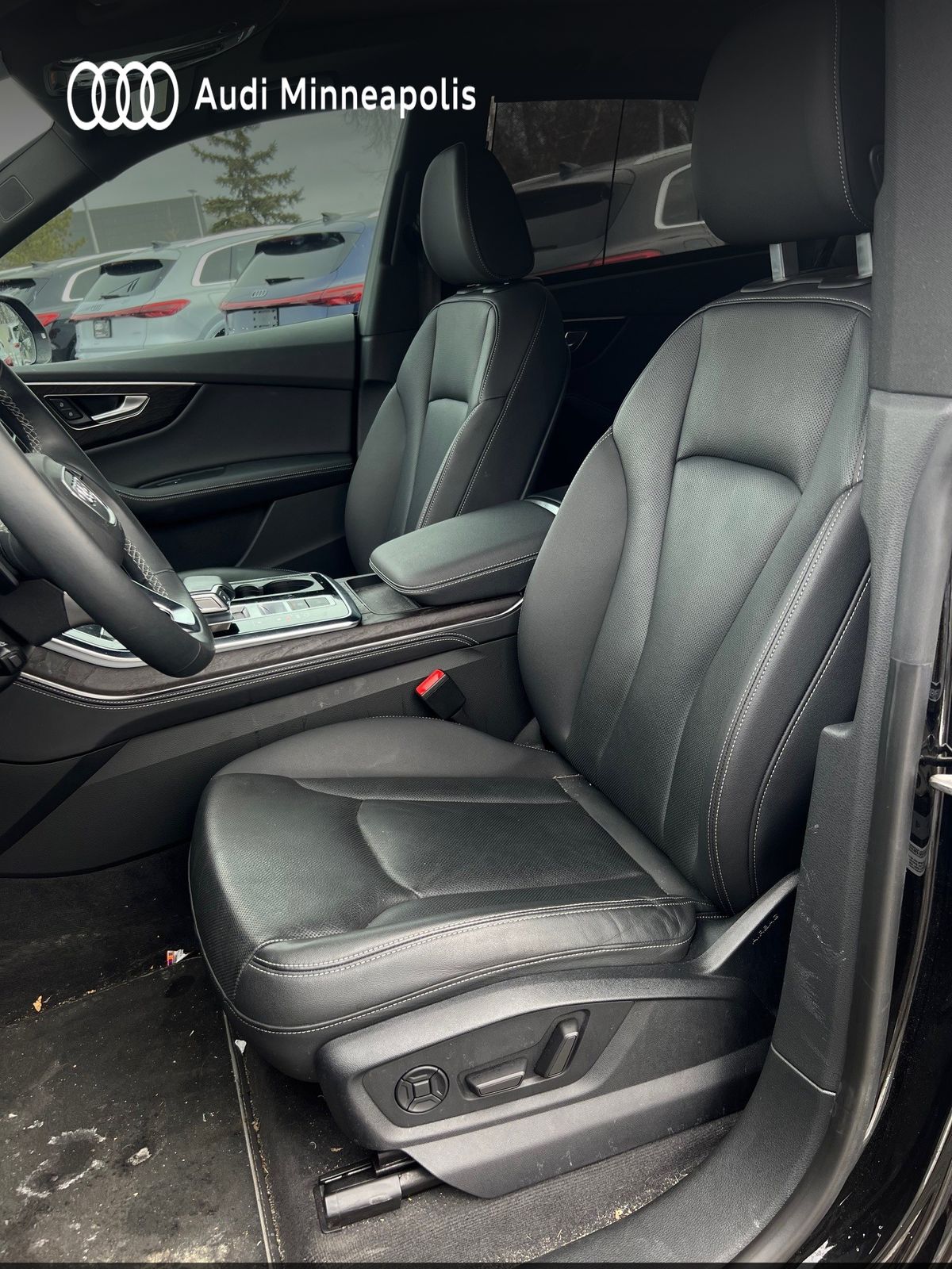 Thumbnail: 2023 Audi Q8 - 2