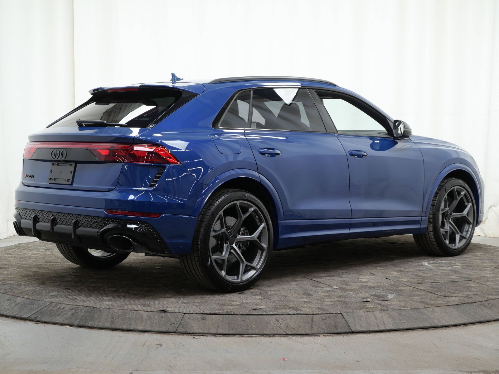 Thumbnail: 2026 Audi RS Q8 - 6