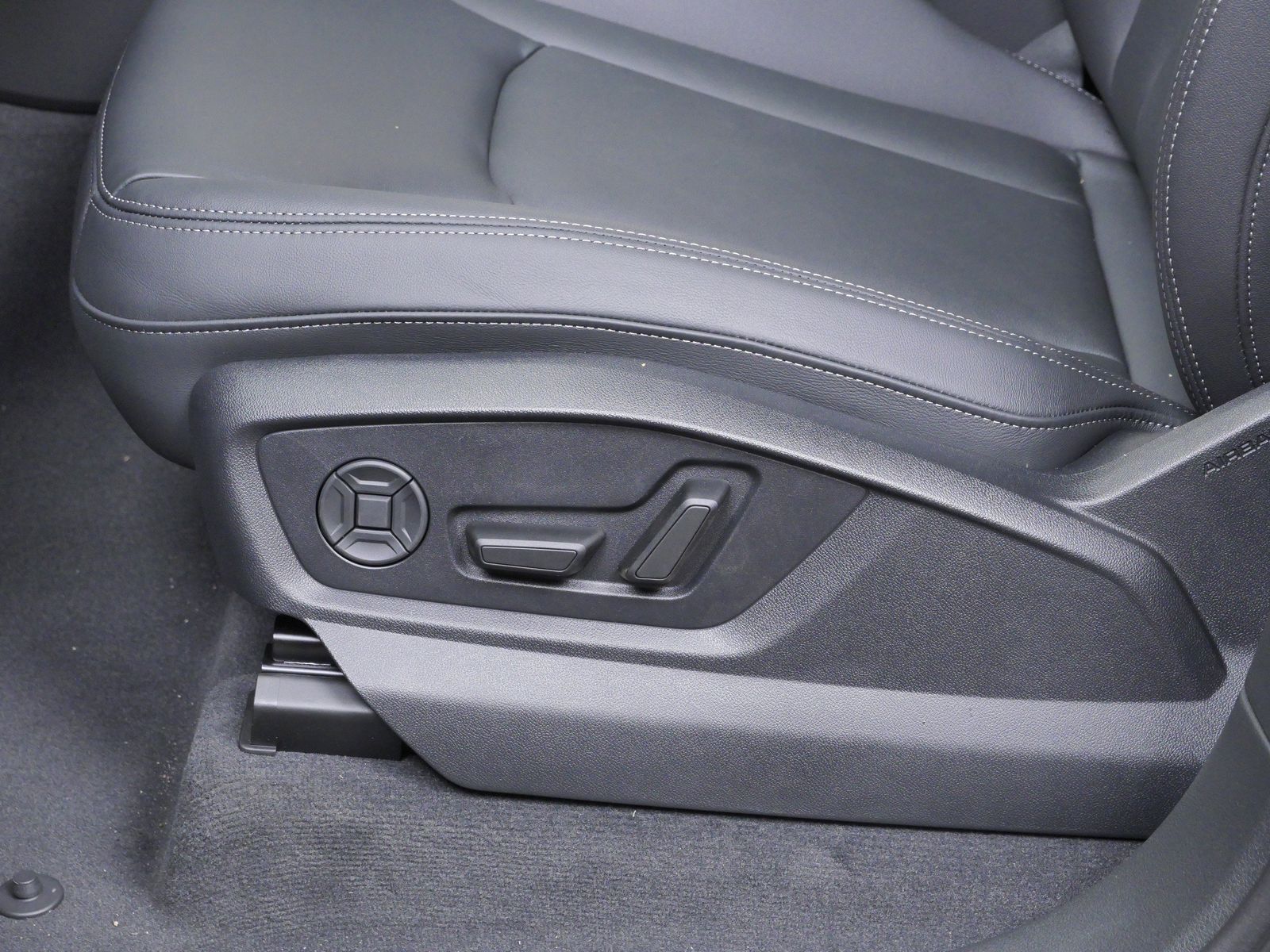 Thumbnail: 2026 Audi Q7 - 11