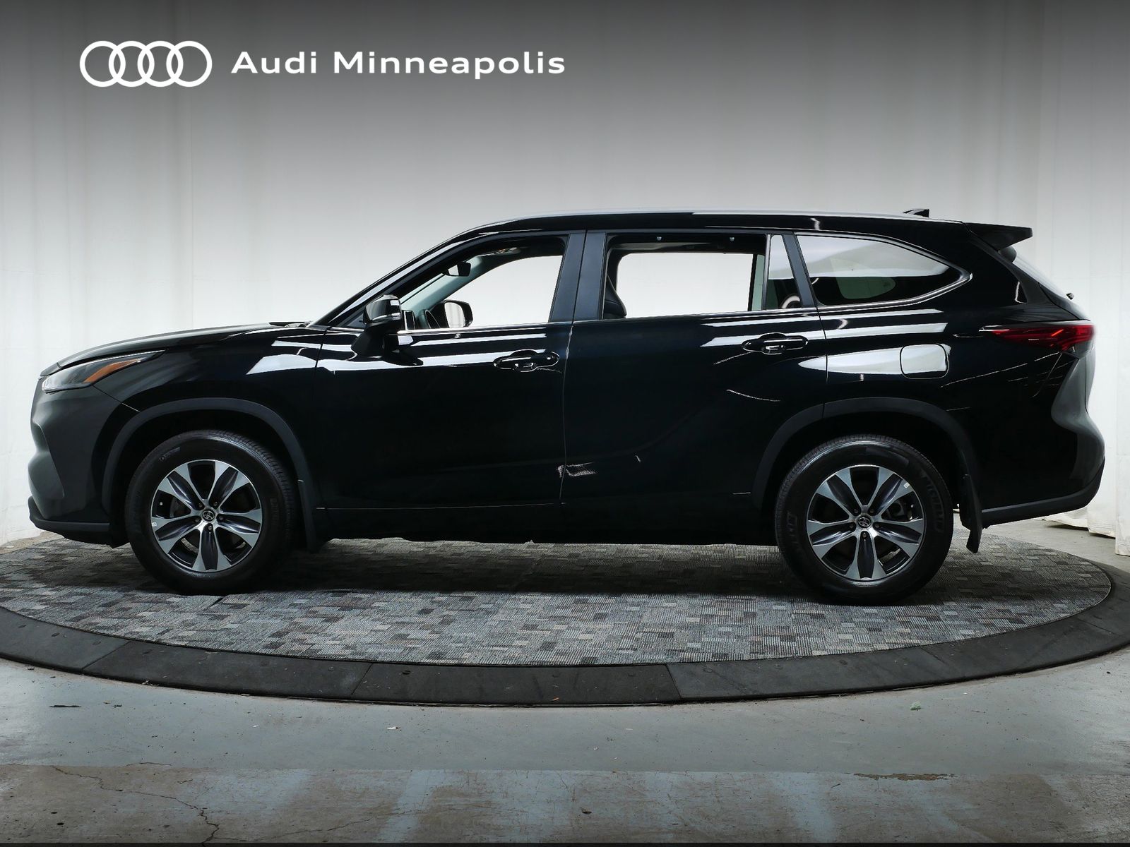 Thumbnail: 2023 Toyota Highlander - 3