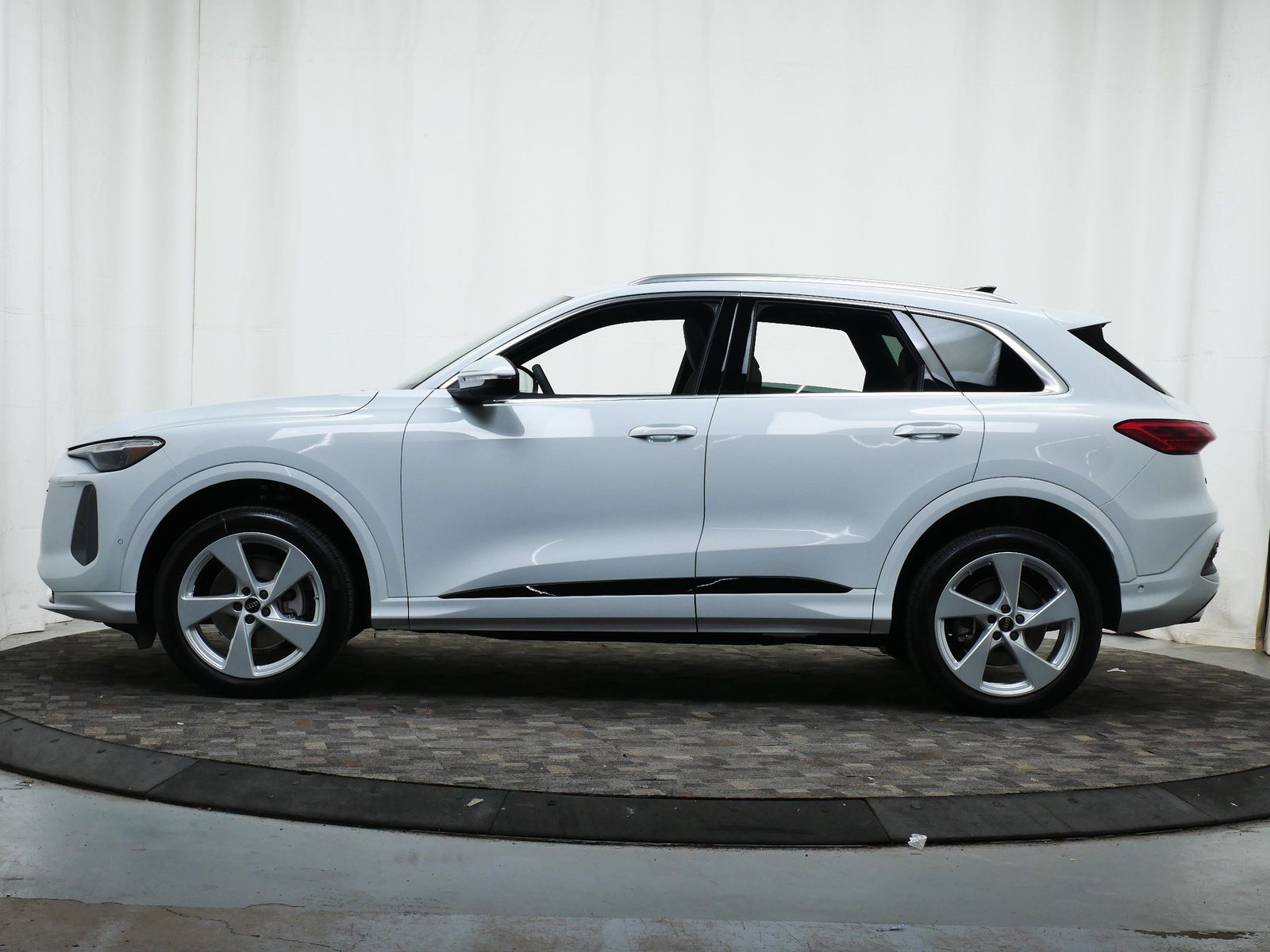 Thumbnail: 2025 Audi Q5 - 3
