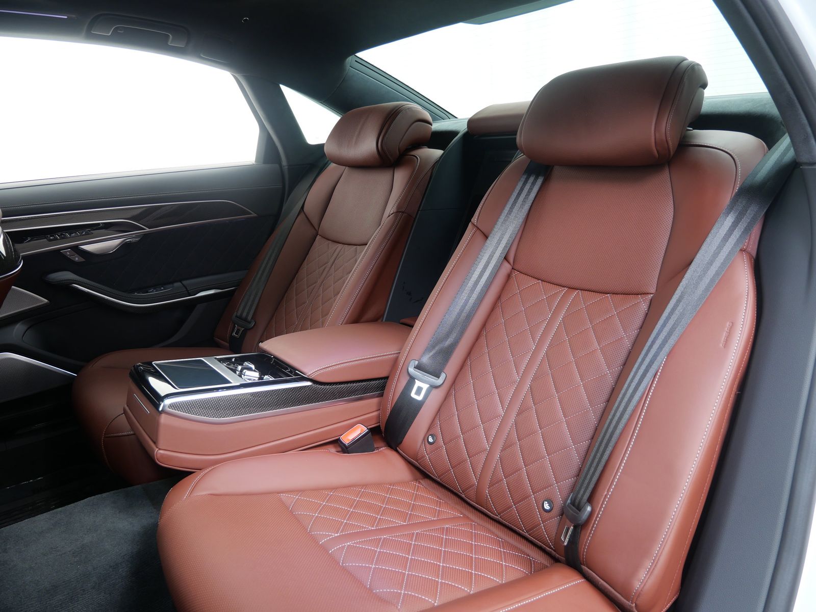 Thumbnail: 2025 Audi S8 - 13