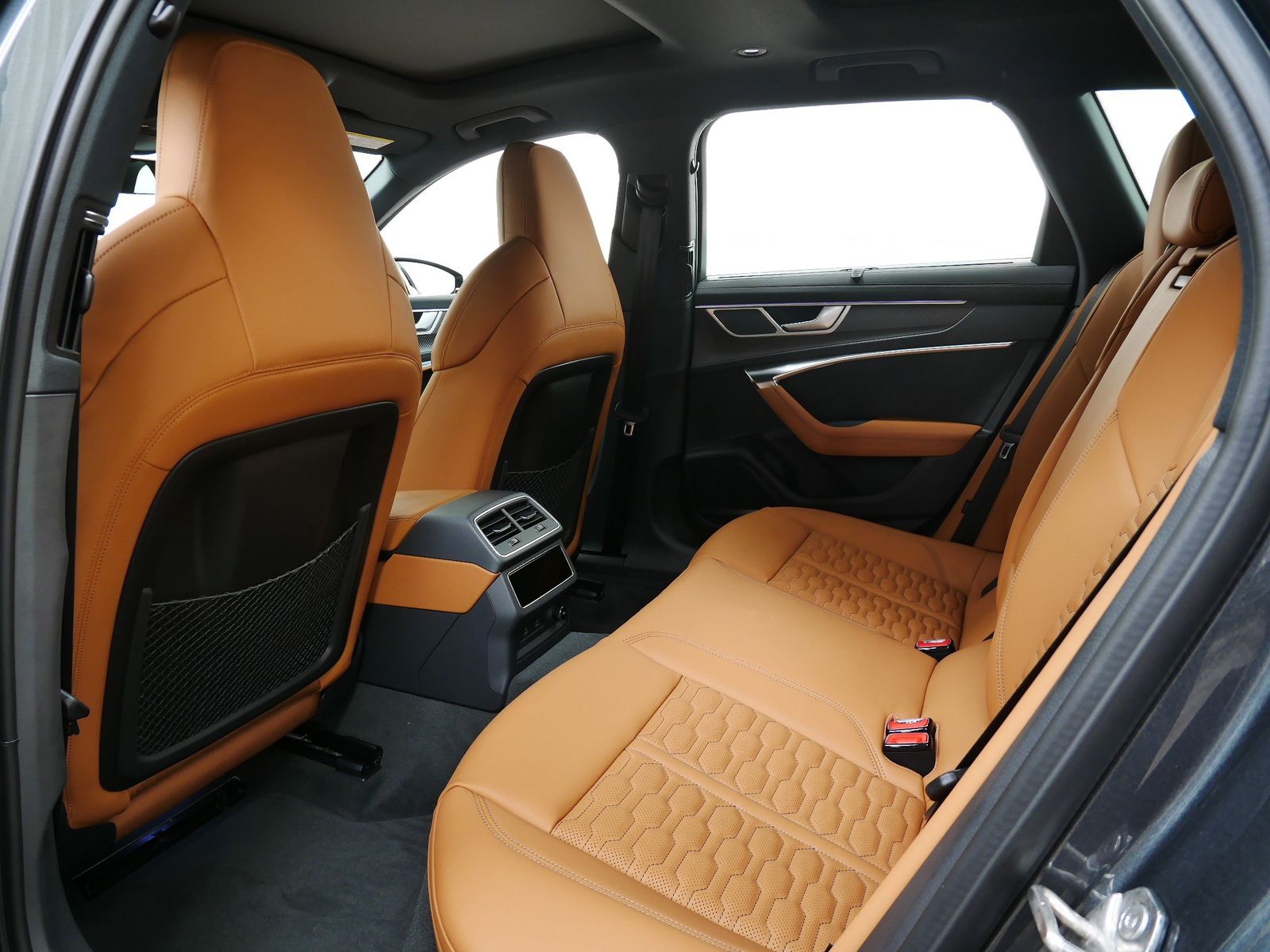 Thumbnail: 2026 Audi RS 6 - 12