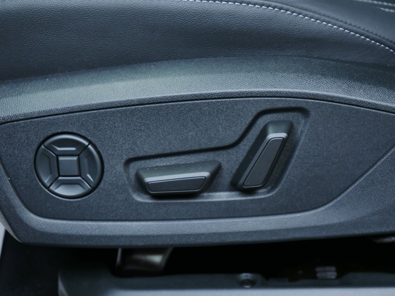Thumbnail: 2025 Audi Q4 e-tron - 11
