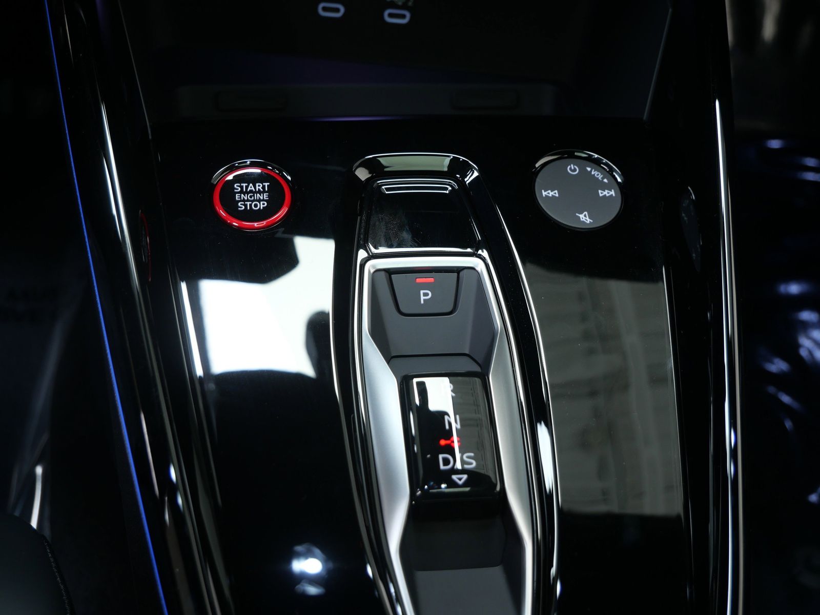 Thumbnail: 2026 Audi RS 3 - 16