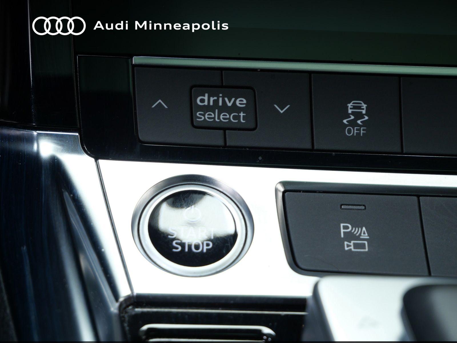 Thumbnail: 2022 Audi e-tron S - 28