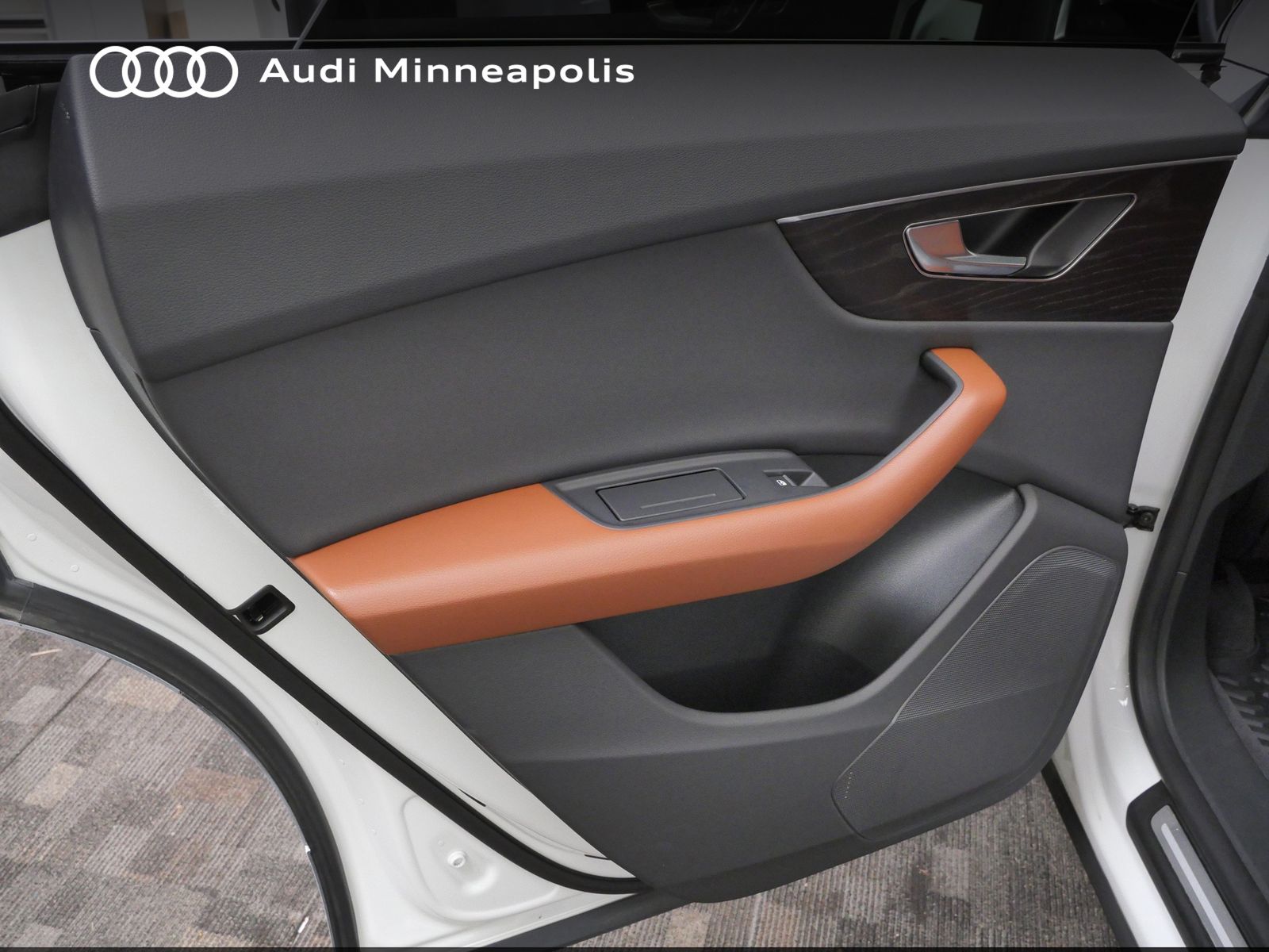 Thumbnail: 2023 Audi Q8 - 14