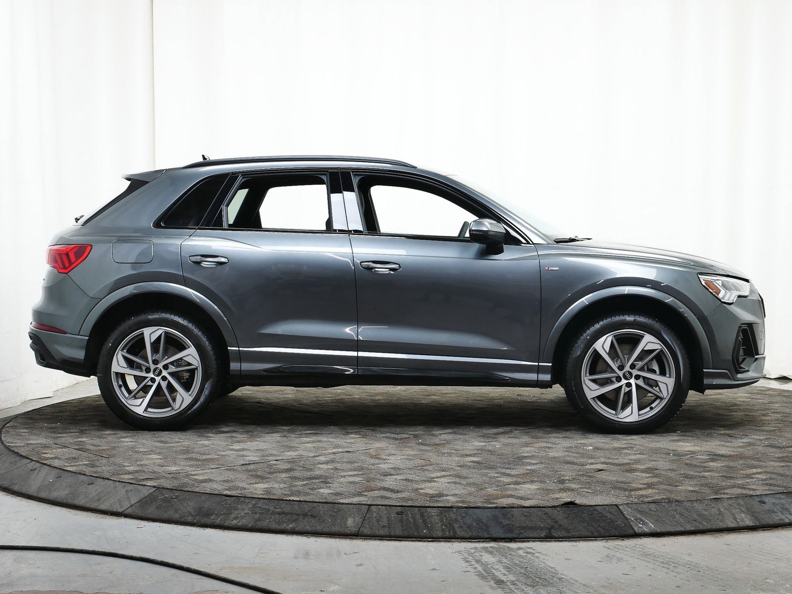 Thumbnail: 2025 Audi Q3 - 7