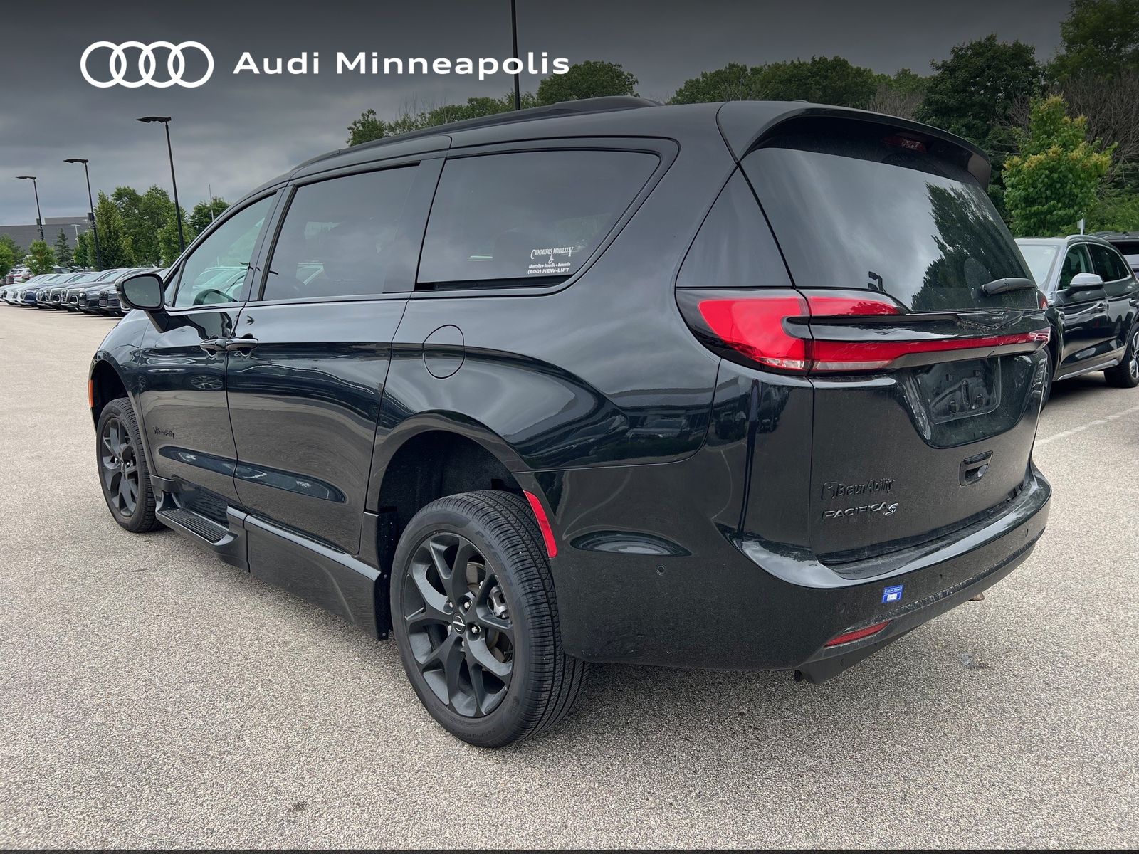 Thumbnail: 2023 Chrysler Pacifica - 7
