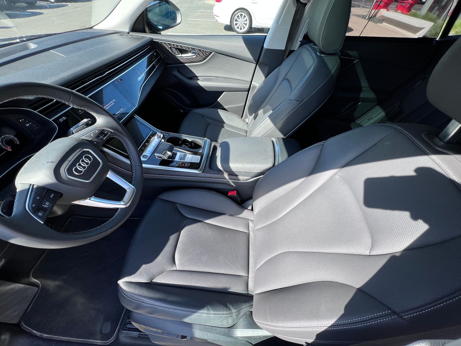 Thumbnail: 2023 Audi Q8 - 2