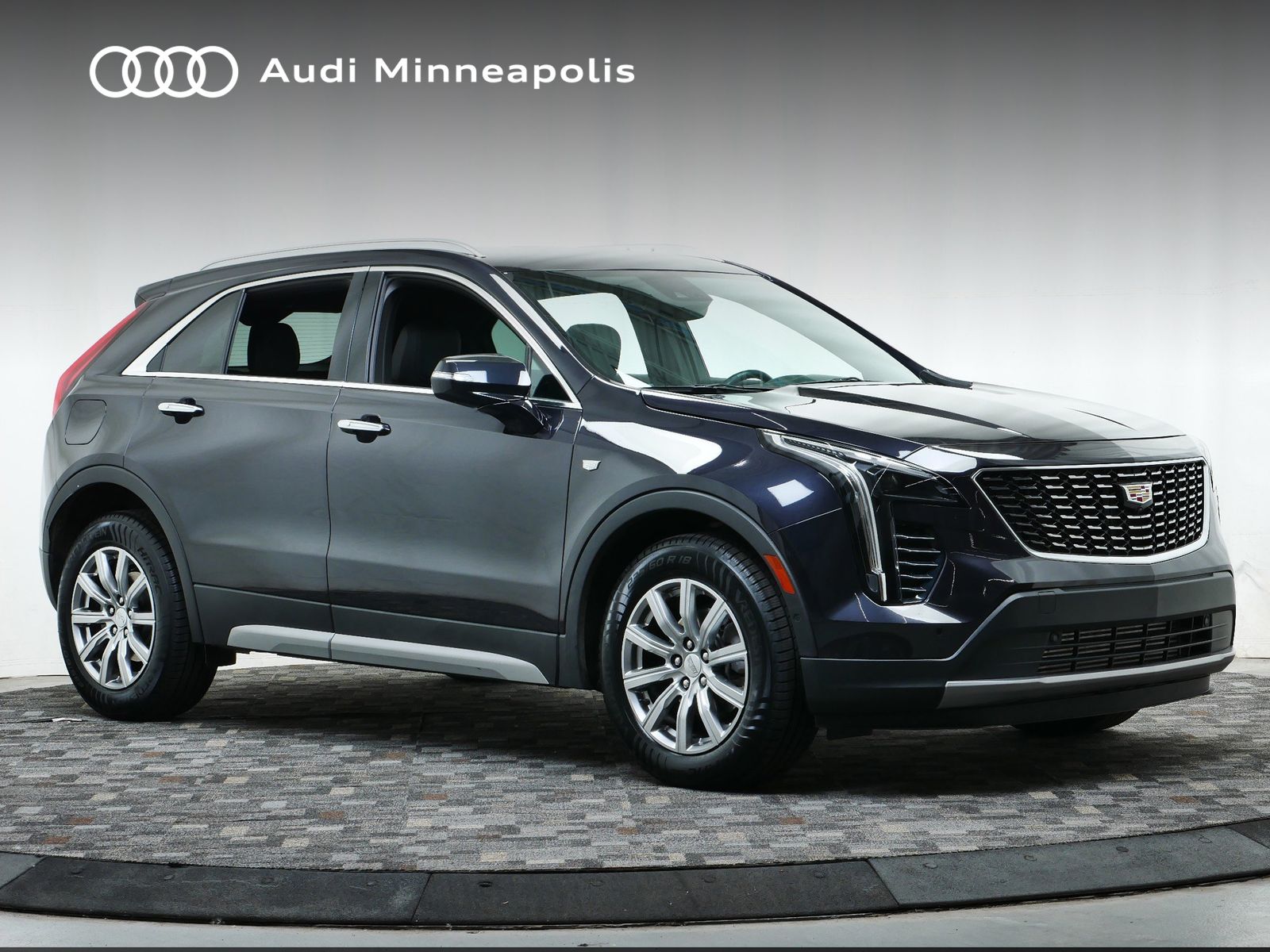 Thumbnail: 2023 Cadillac XT4 - 10