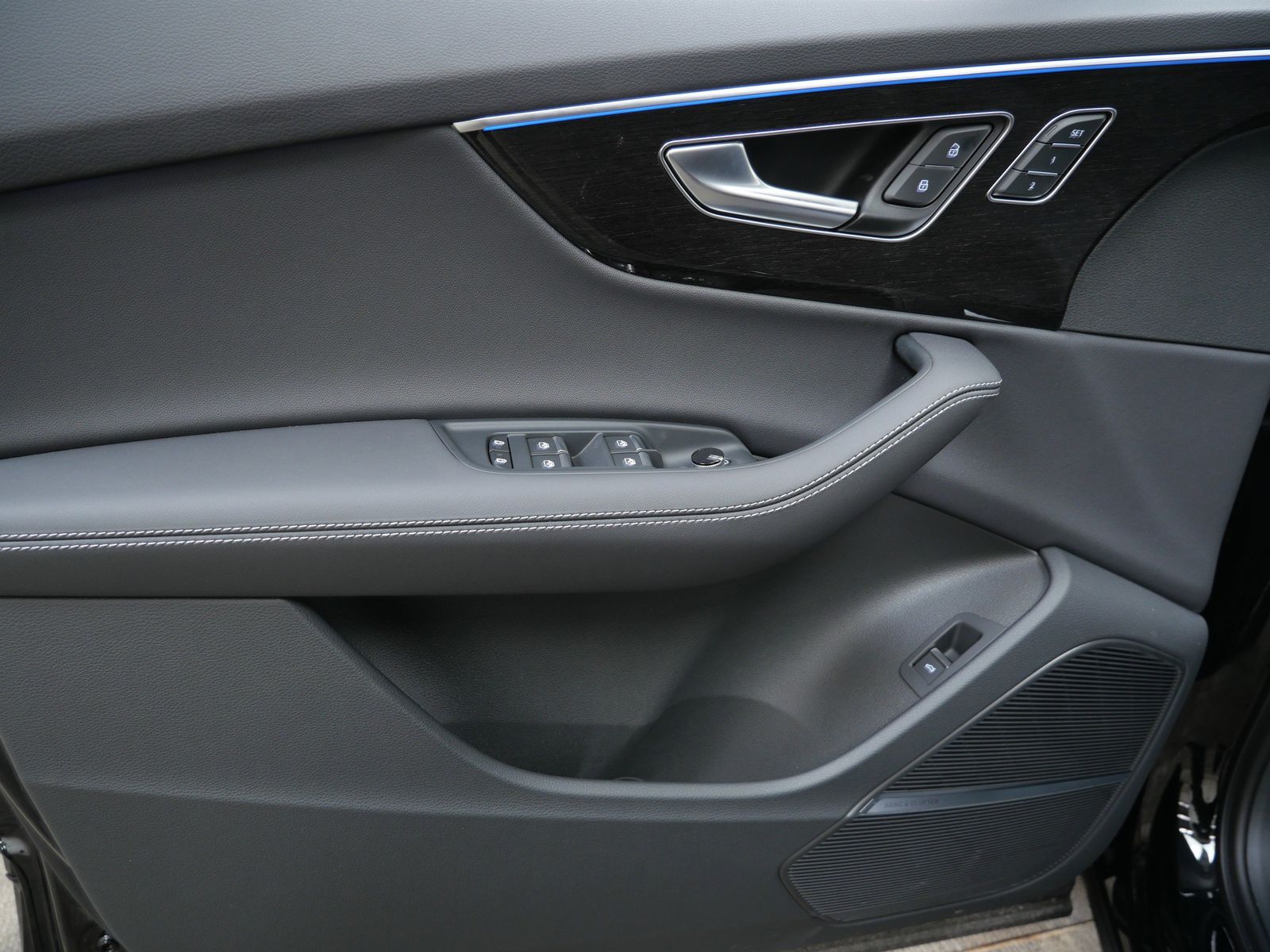 Thumbnail: 2026 Audi Q7 - 10