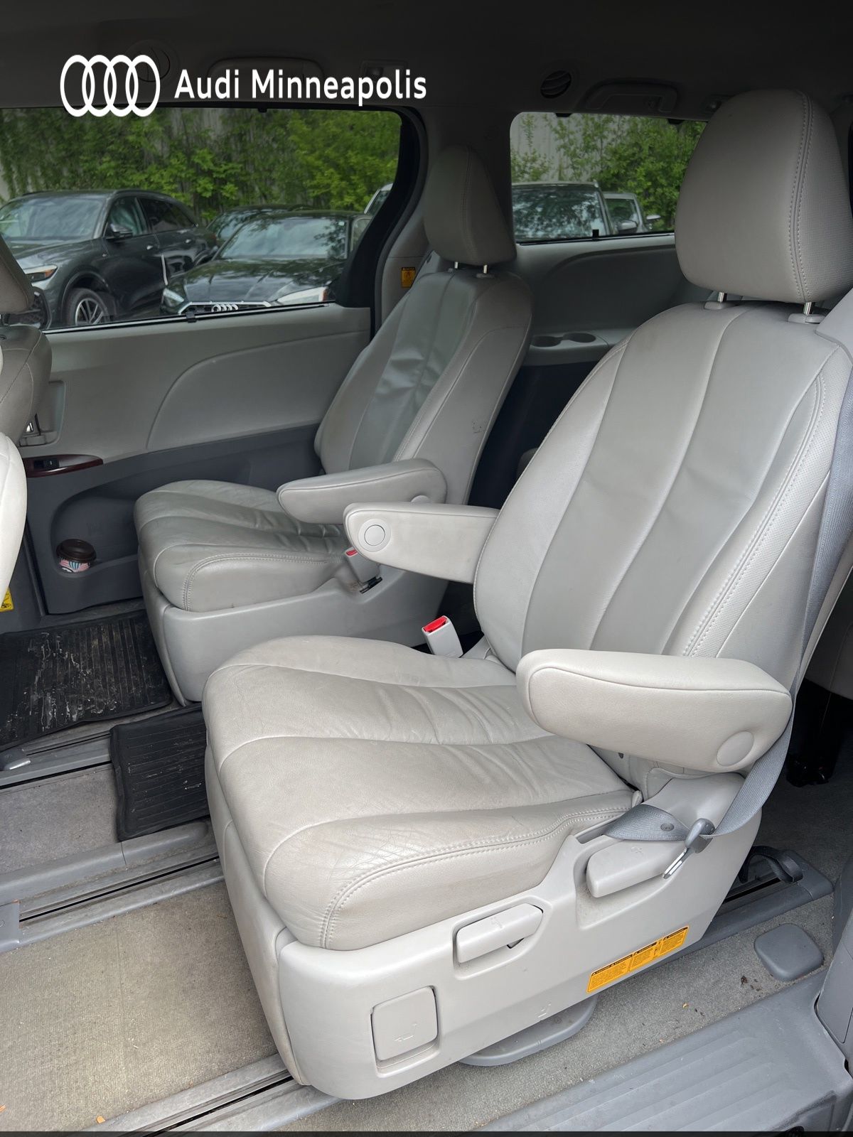 Thumbnail: 2013 Toyota Sienna - 13