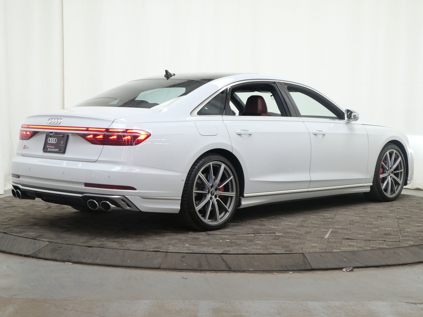 Thumbnail: 2025 Audi S8 - 6