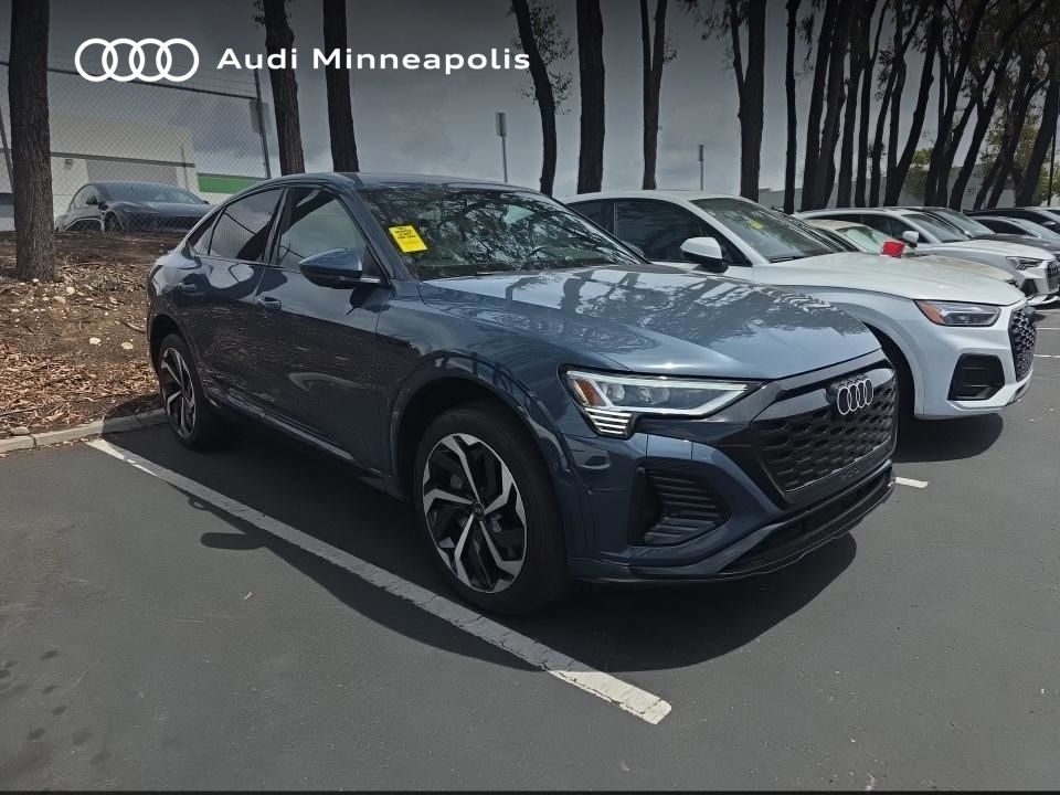 Thumbnail: 2024 Audi Q8 e-tron - 3