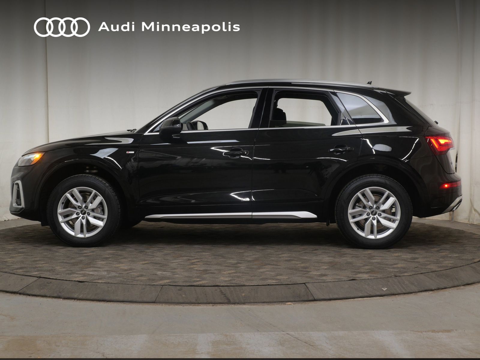 Thumbnail: 2023 Audi Q5 - 3