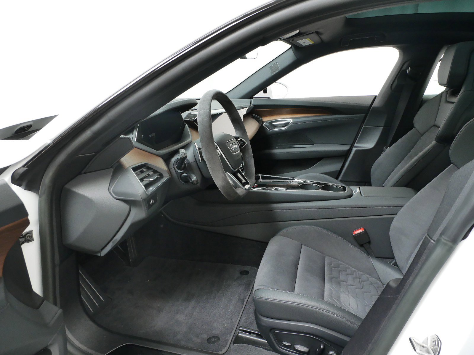 Used 2022 Audi e-tron GT Premium Plus with VIN WAUFJBFW4N7008922 for sale in Minneapolis, MN