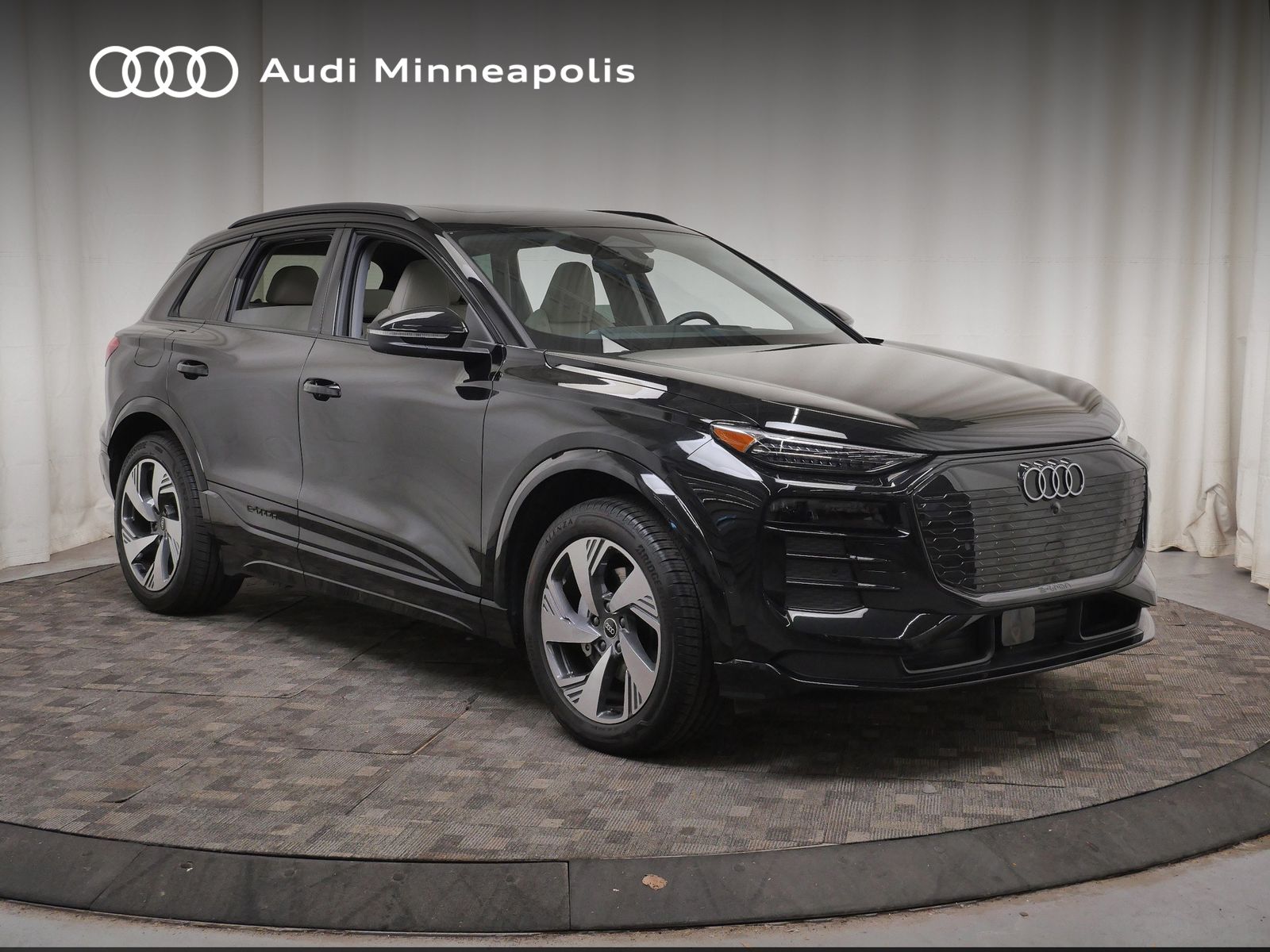 Thumbnail: 2025 Audi Q6 e-tron - 9