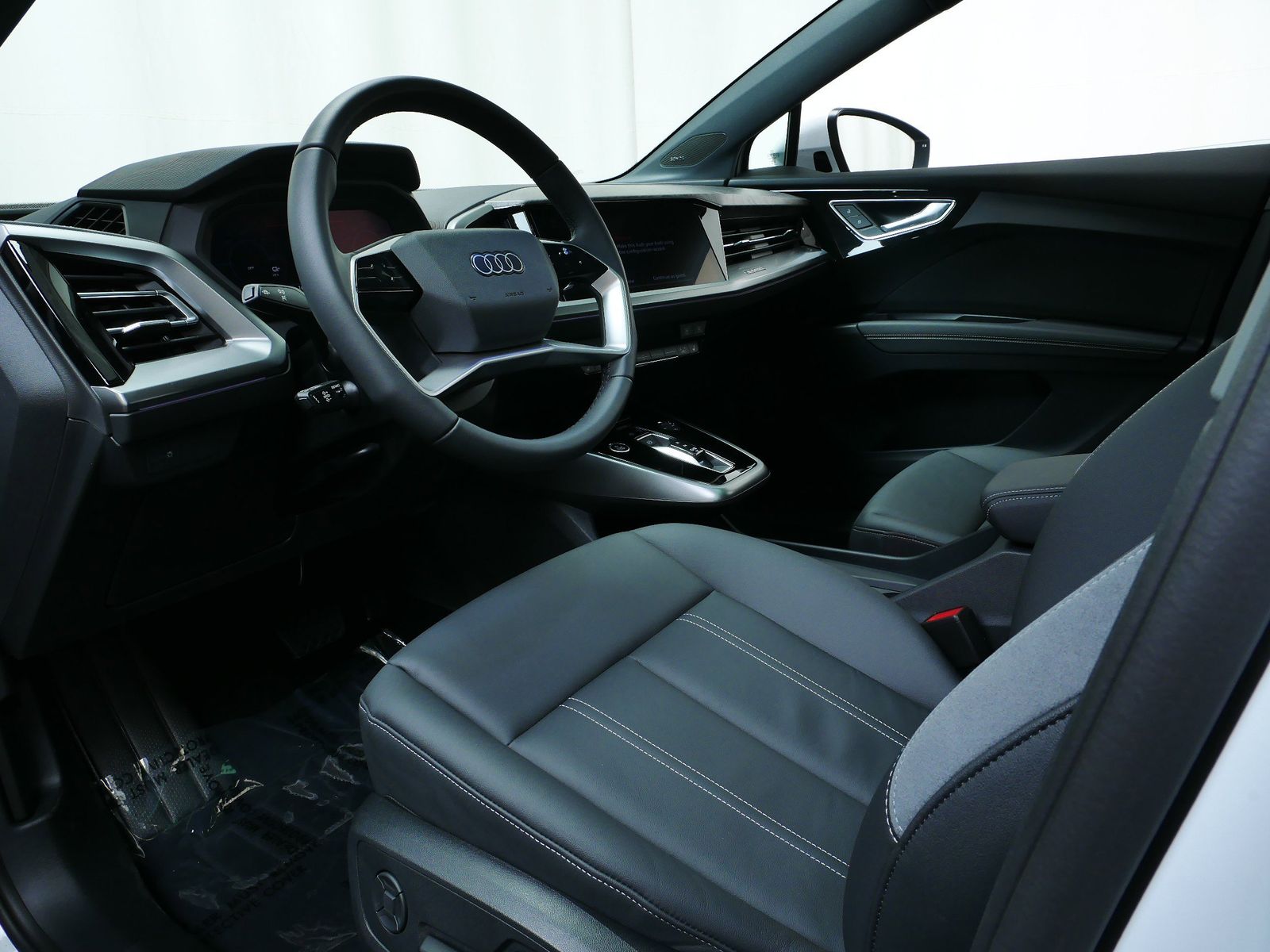 Thumbnail: 2025 Audi Q4 e-tron - 2
