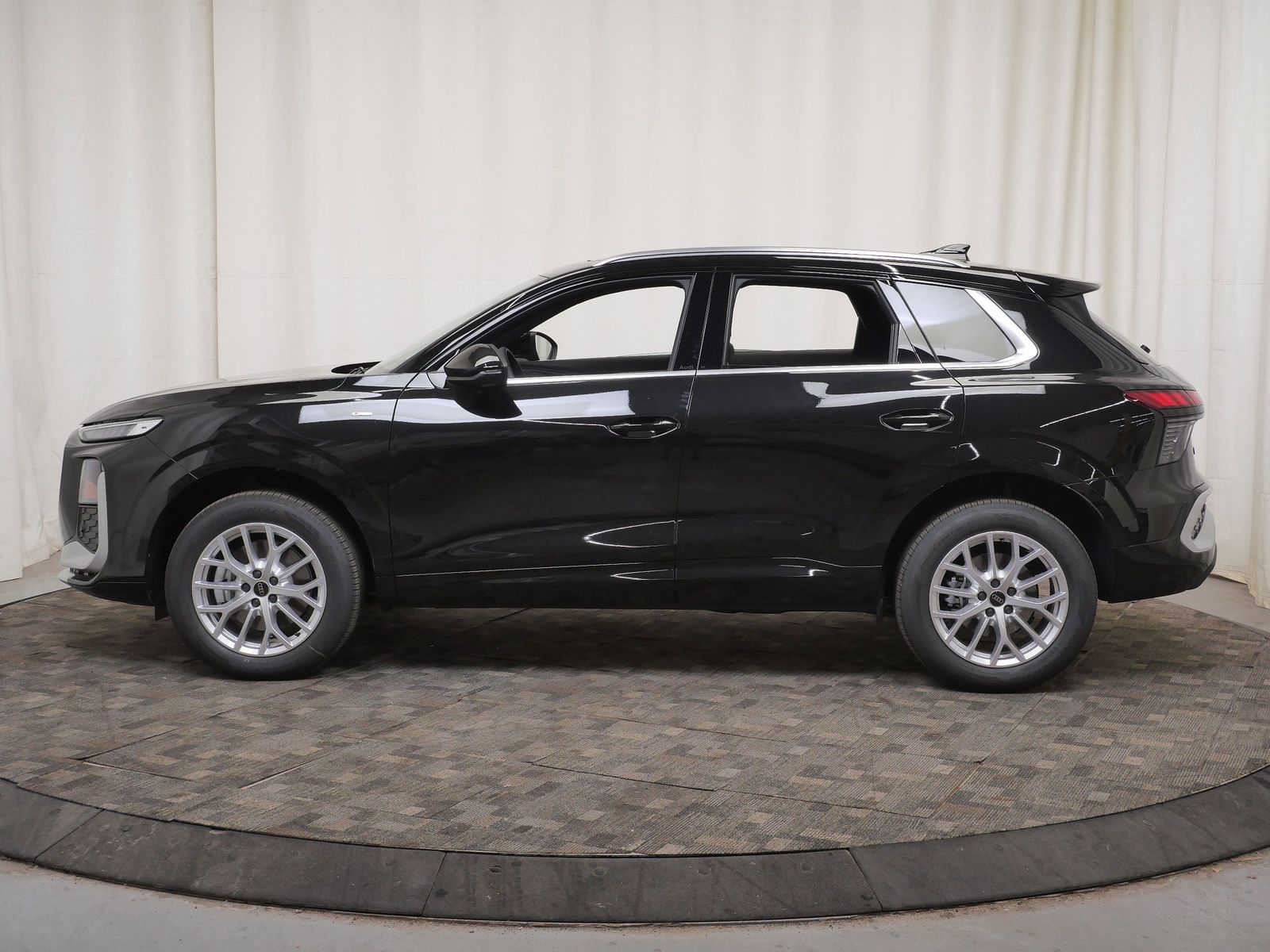 Thumbnail: 2026 Audi Q3 - 3