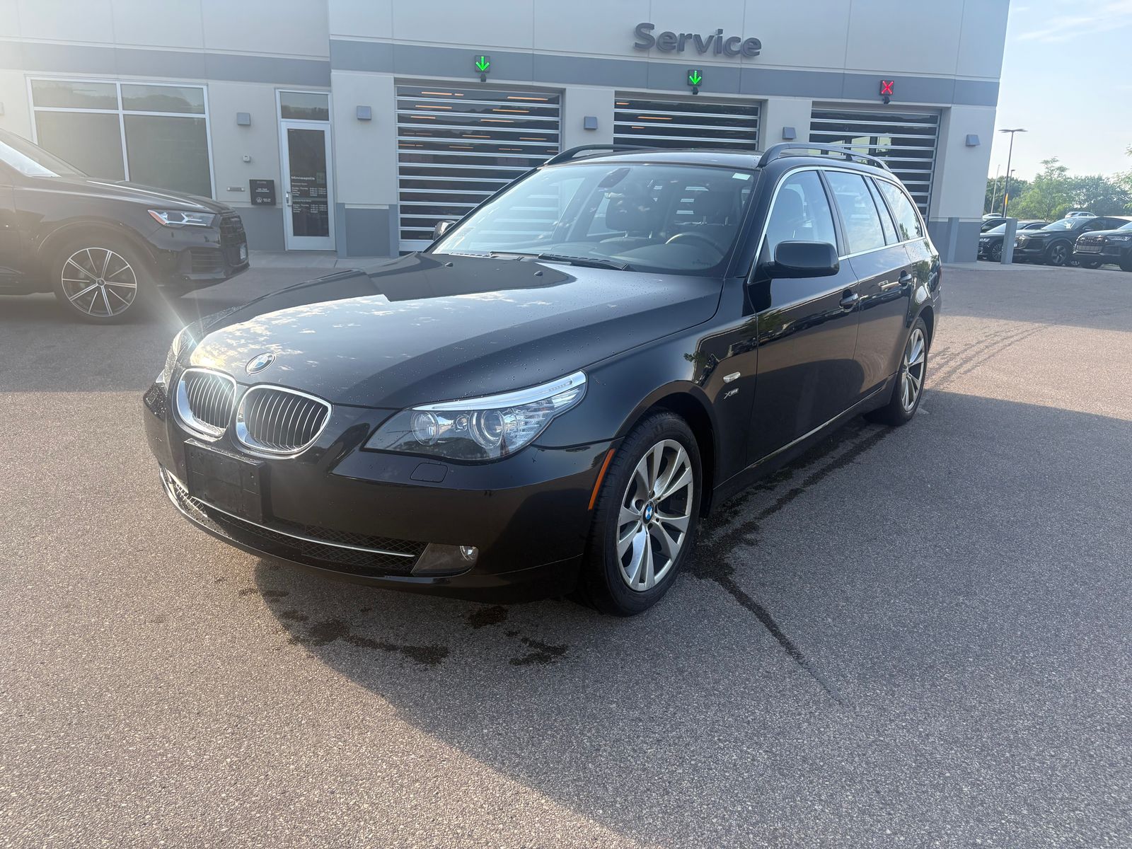 Thumbnail: 2010 BMW 5 Series - 1