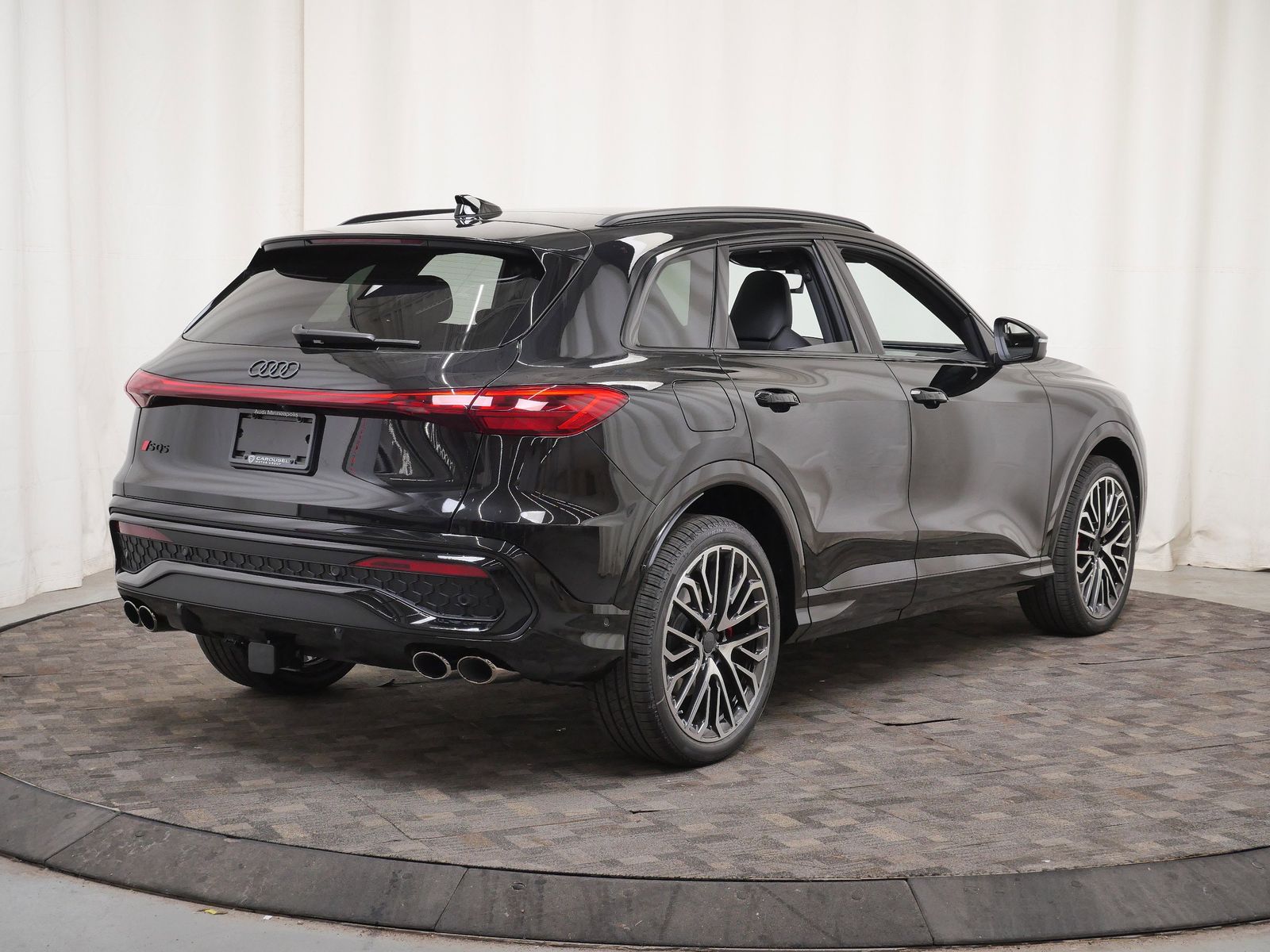 Thumbnail: 2026 Audi SQ5 - 6