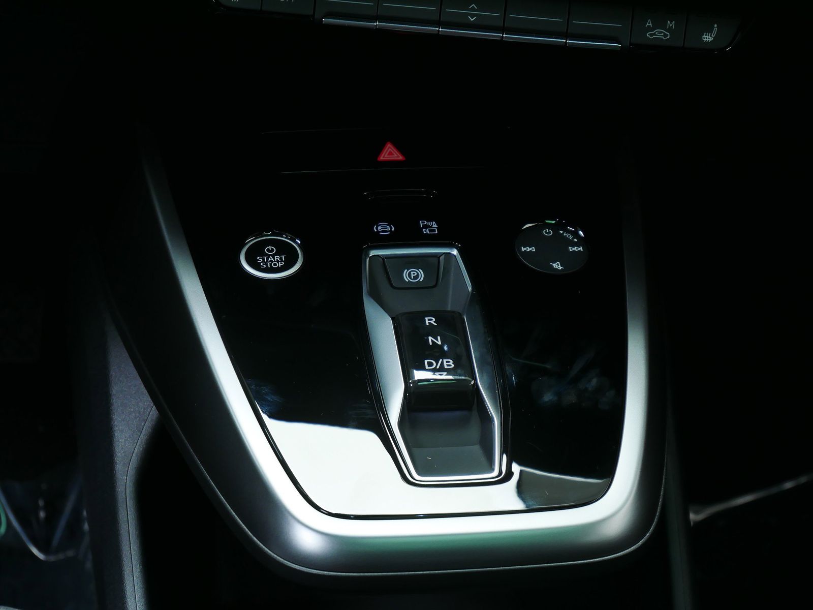 Thumbnail: 2025 Audi Q4 e-tron - 14