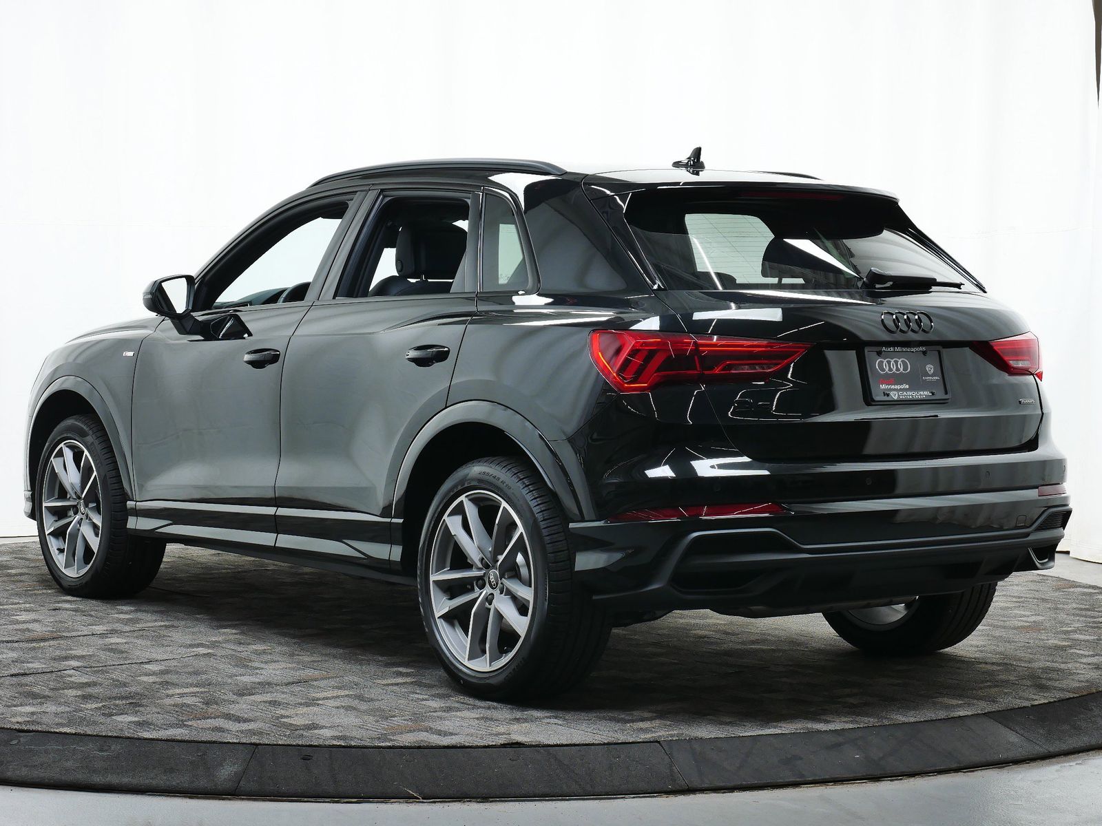 Thumbnail: 2025 Audi Q3 - 4